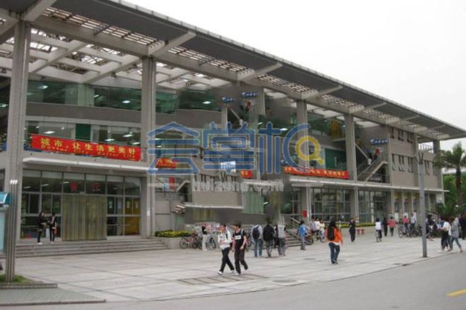 上海政法大学新食堂门口
