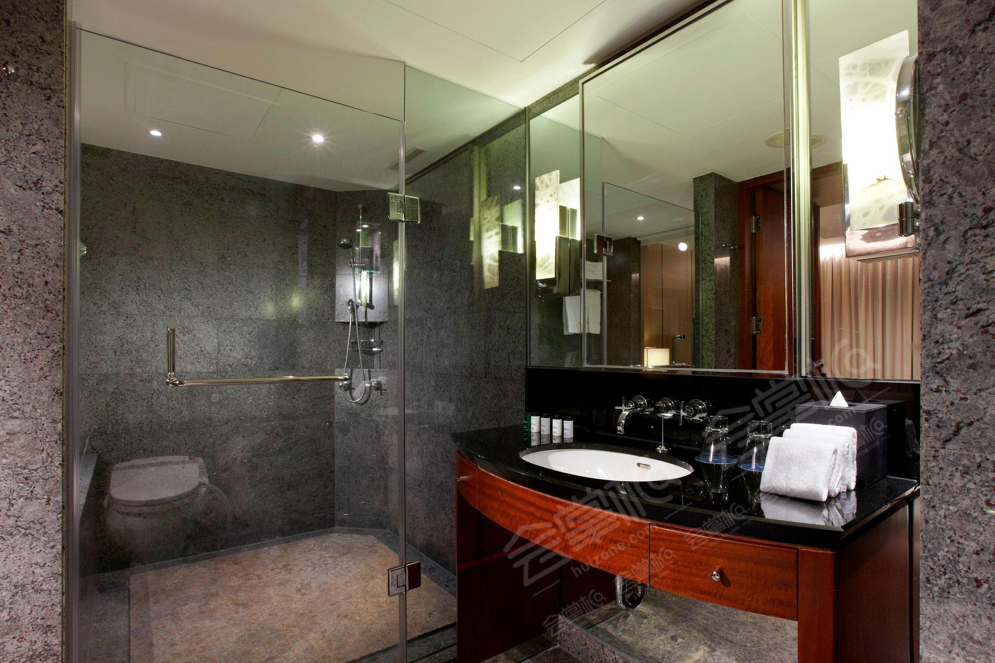 Sheraton Grand Taipei HotelExecutive Diplomatic Suite Bathroom