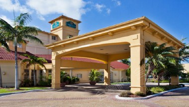 迈阿密50人活动场地推荐：La Quinta Inn & Suites by Wyndham Miami Airport West