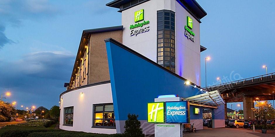 Holiday Inn Express Glasgow Airport