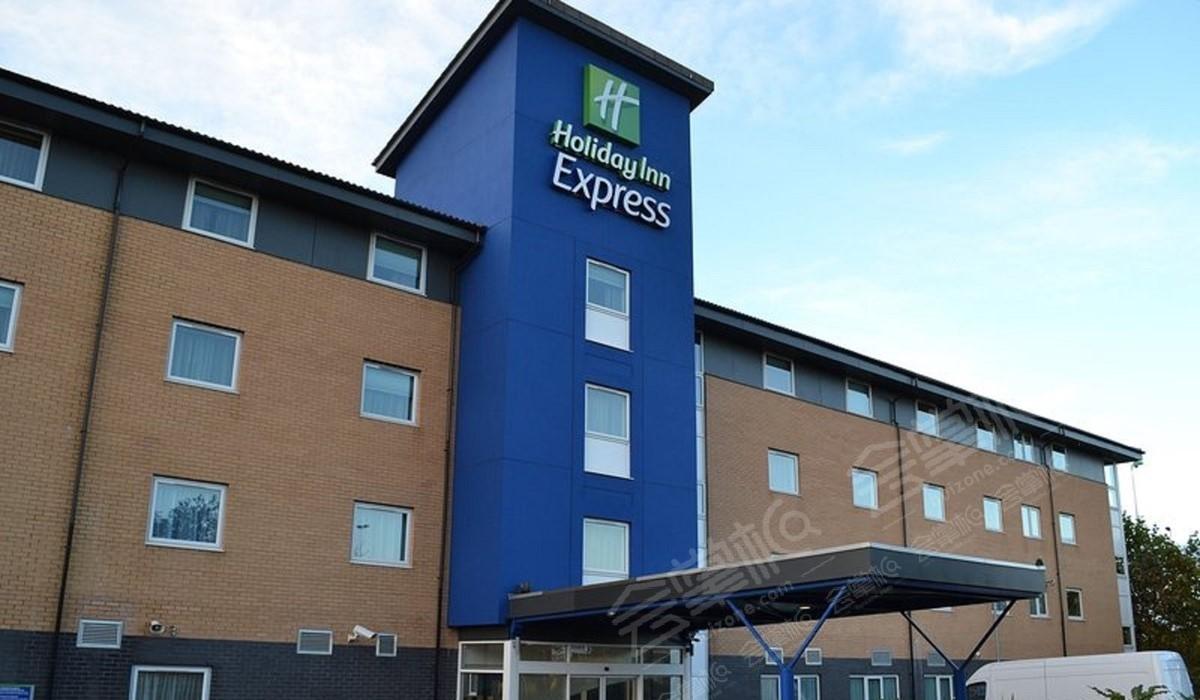 Holiday Inn Express Birmingham Star City2