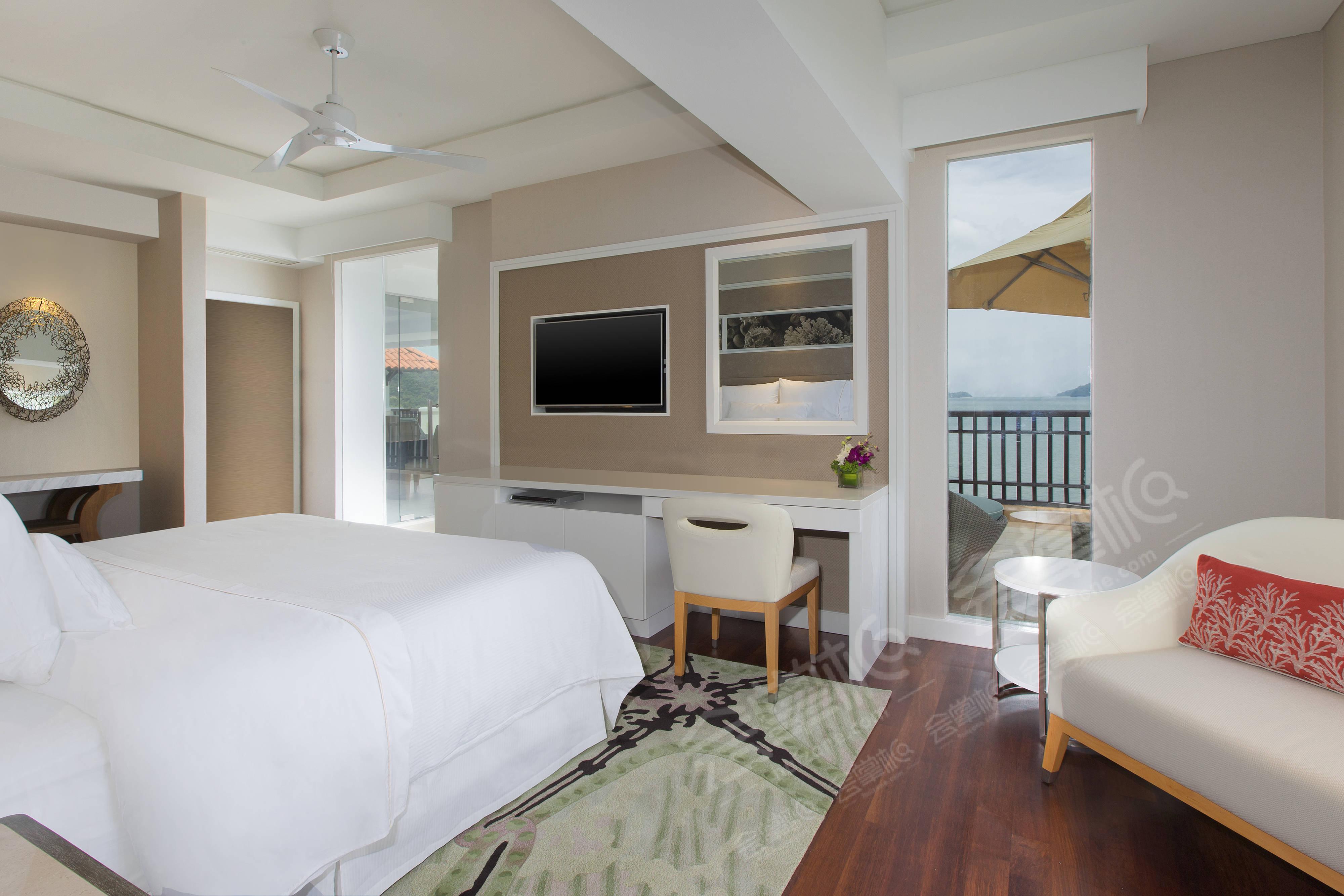 两卧室套房，海景，两张单人床和一张特大床，大阳台