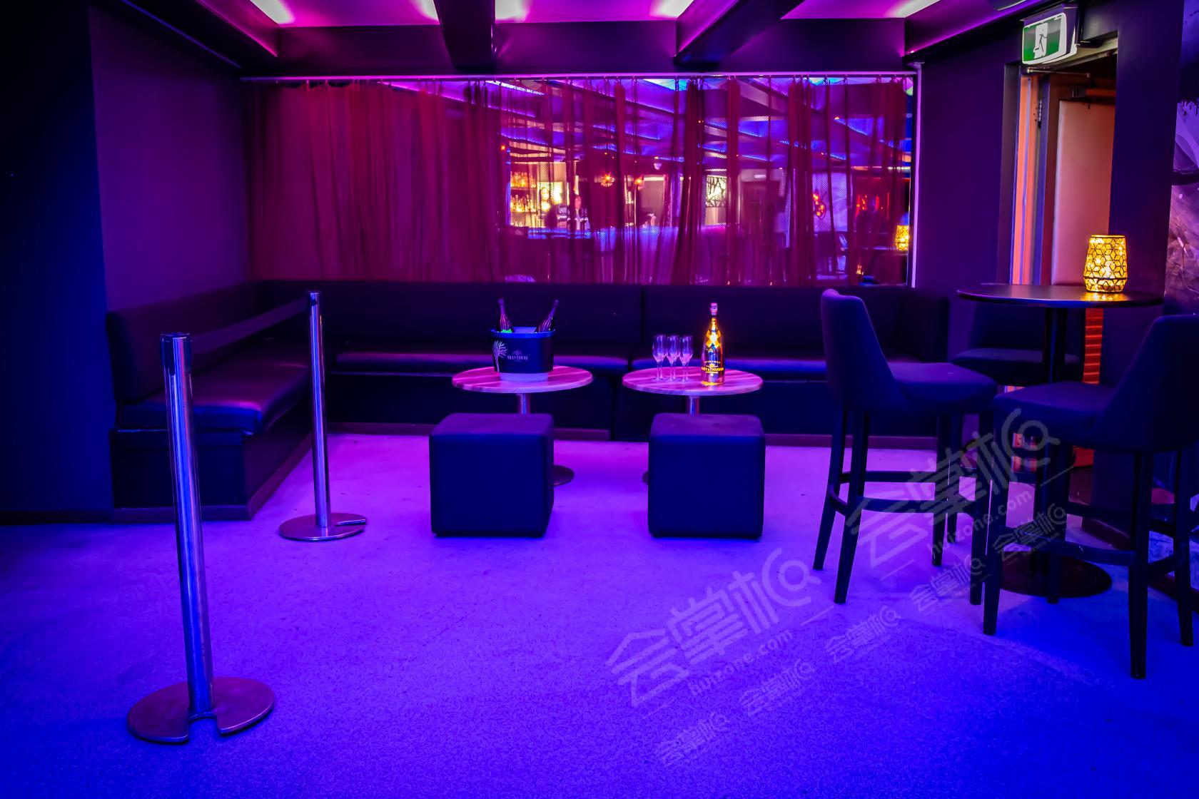 Lounge Bar 2