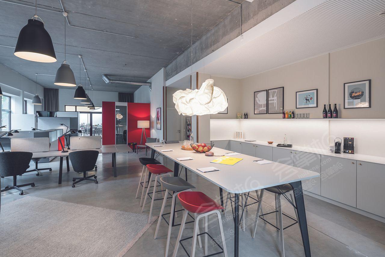 CoWorking Space S