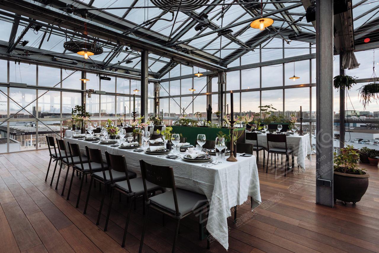 Flexible rooftop event location