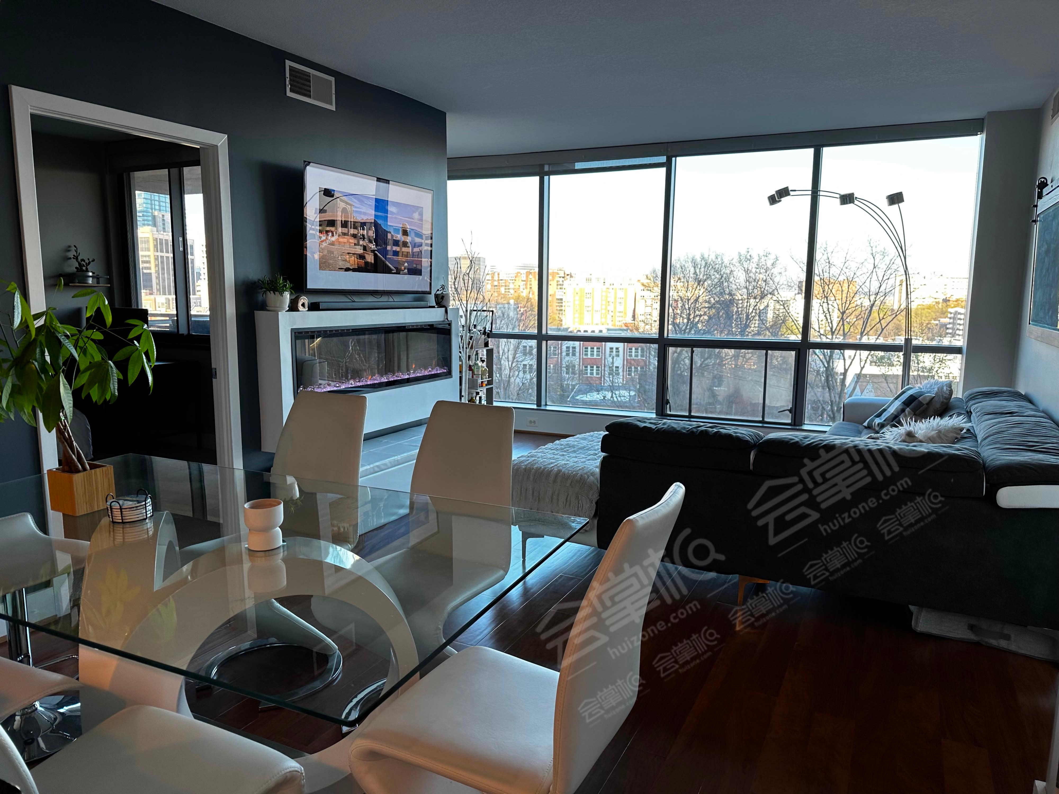 Modern Upscale Two-Bedroom Unit with Skyline View and Natural Light