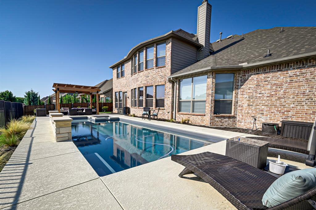 Heated Saltwater Pool with Bright Backyard for Workshops, Luncheons or Videos