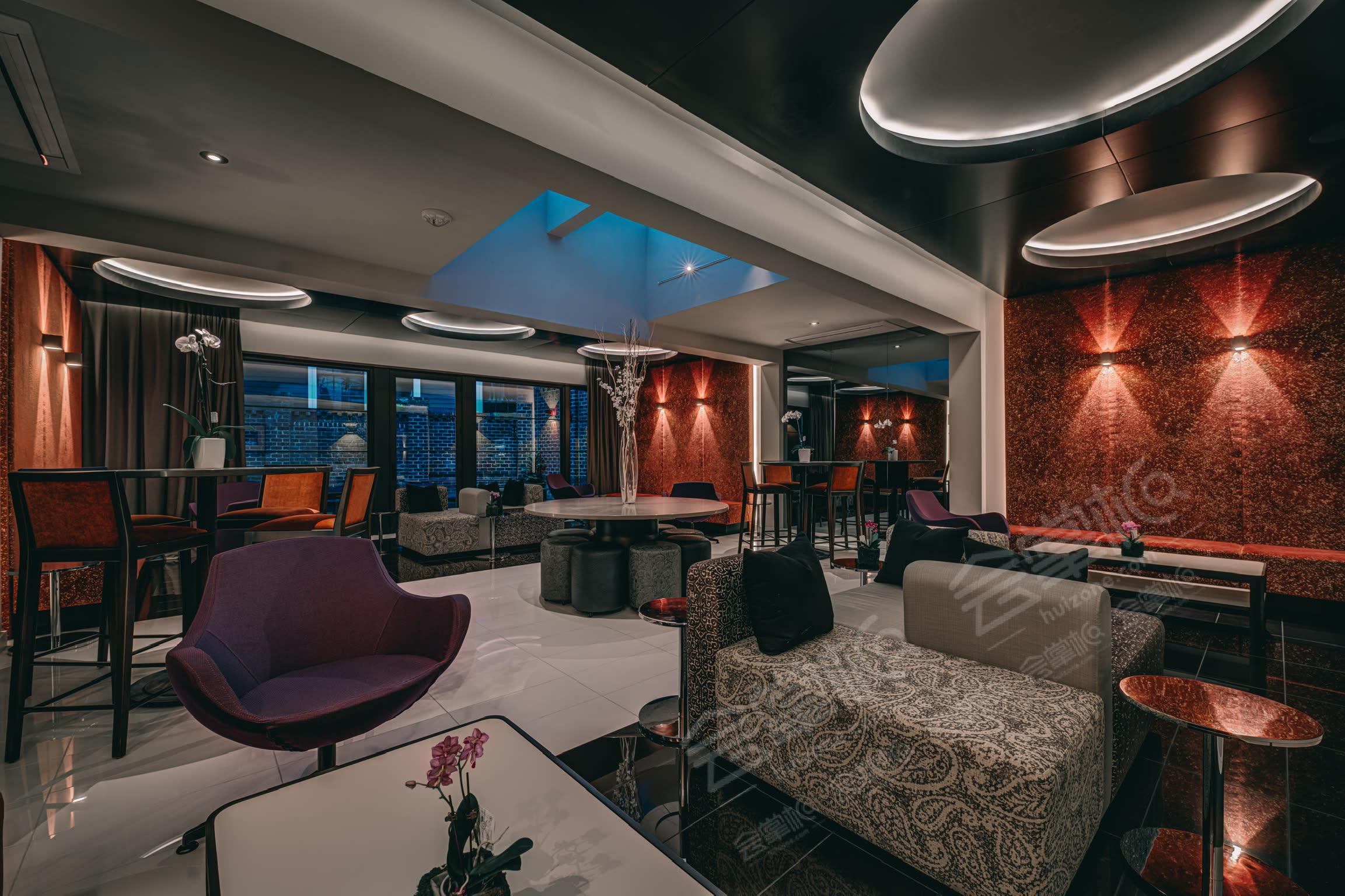 Luxury Lounge in the heart of Georgetown