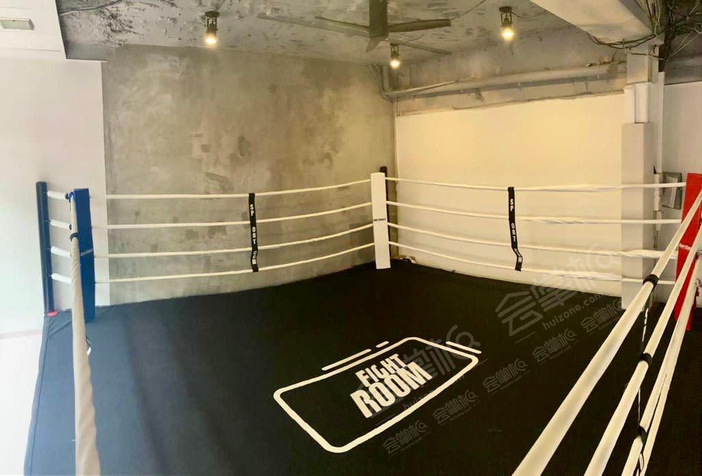 Ring de boxe pour la pratique des sports de combat et arts martiaux dans le 10ème arrondissement