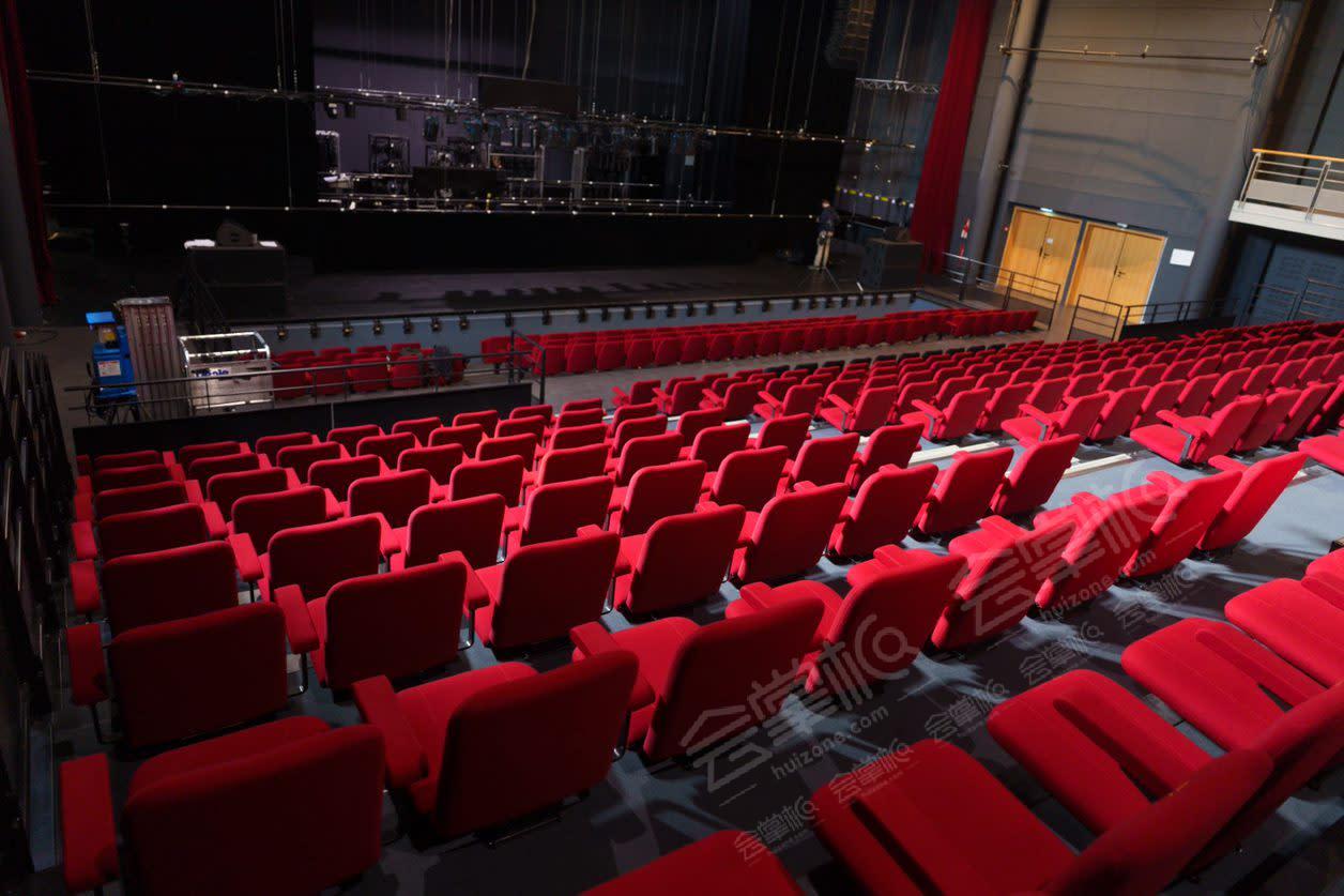 Théâtre de 1000 places au coeur d'un pôle d'innovation culturelle