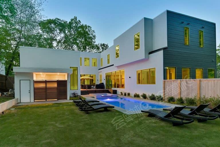 Ultra Modern With A Pool