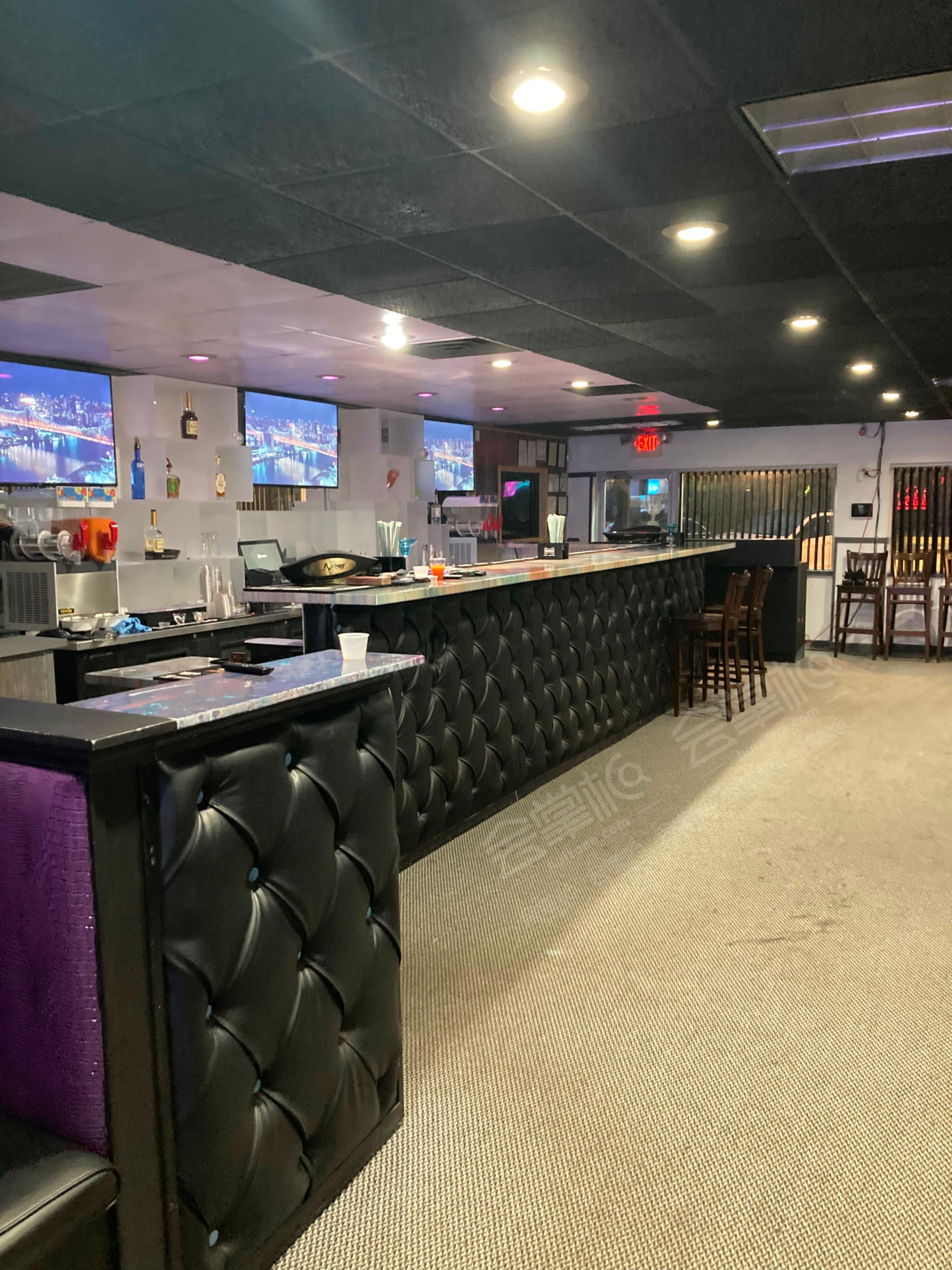 Newly renovated restaurant with patio and parking with large kitchen