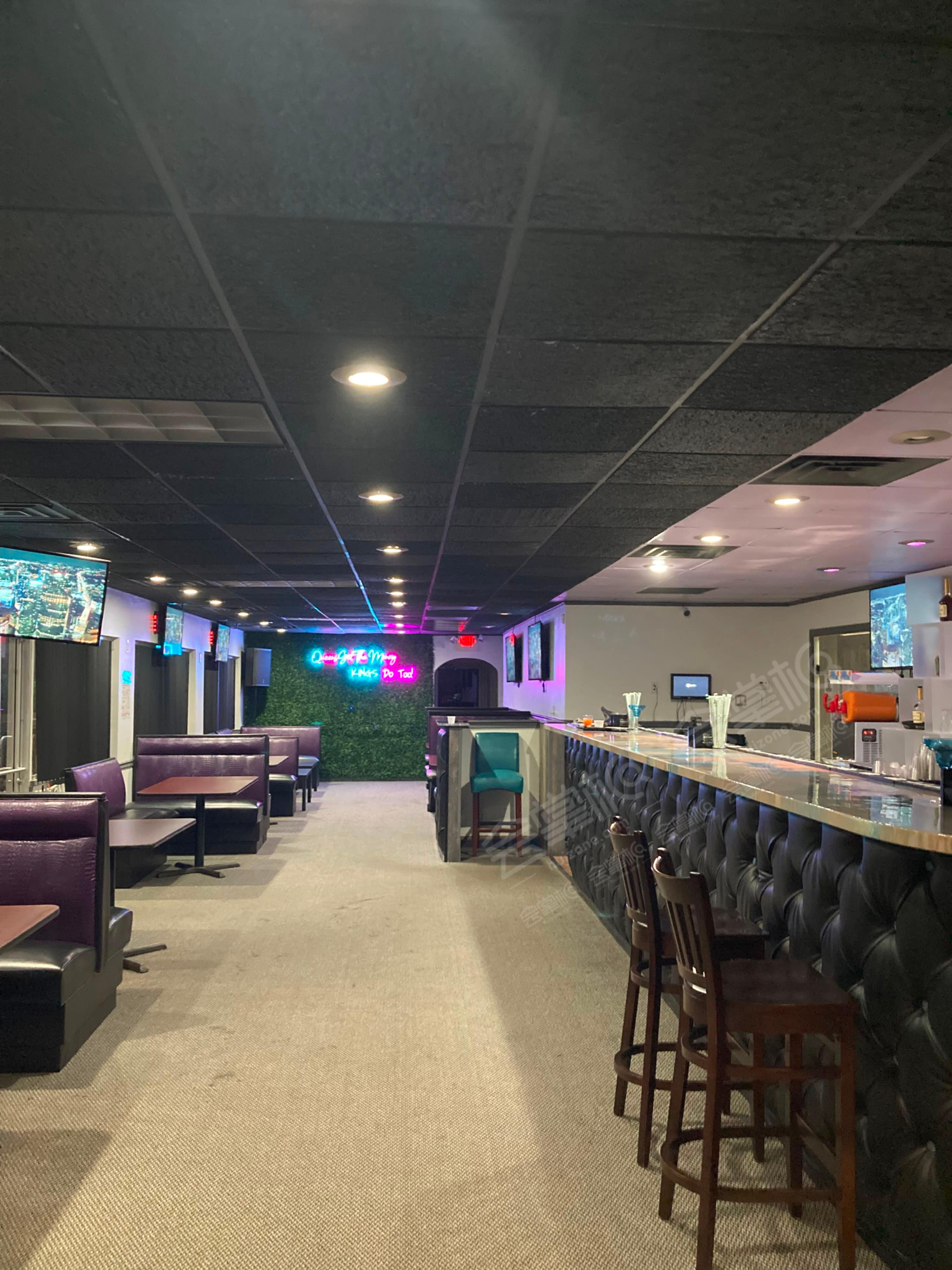 Newly renovated restaurant with patio and parking with large kitchen