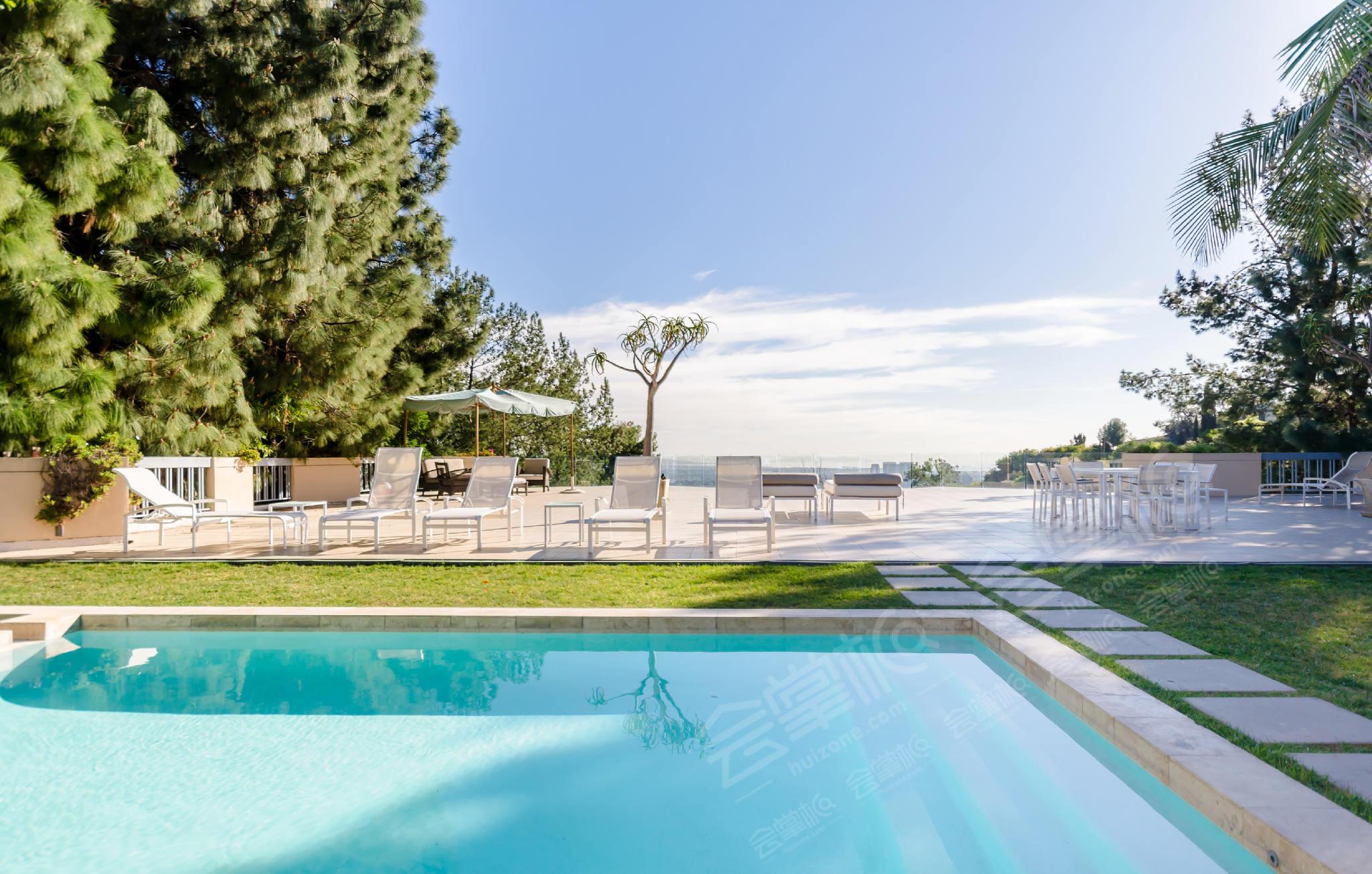 Trousdale Estate with Skyline View for Private Events