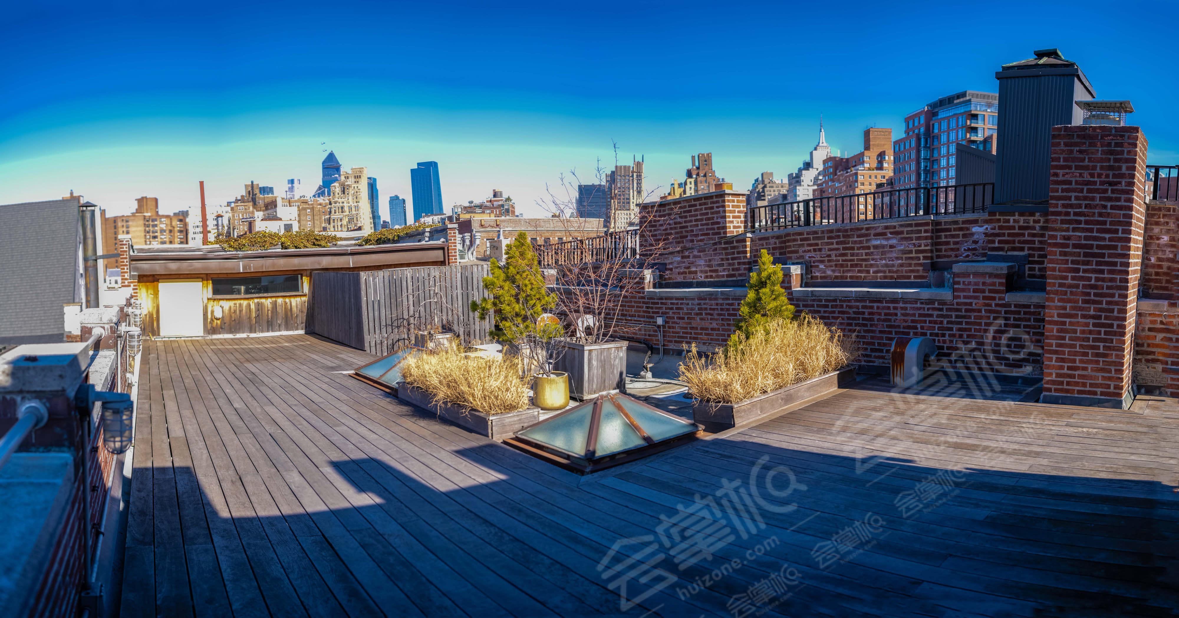 Manhattan Rooftop Garden with Skyline View