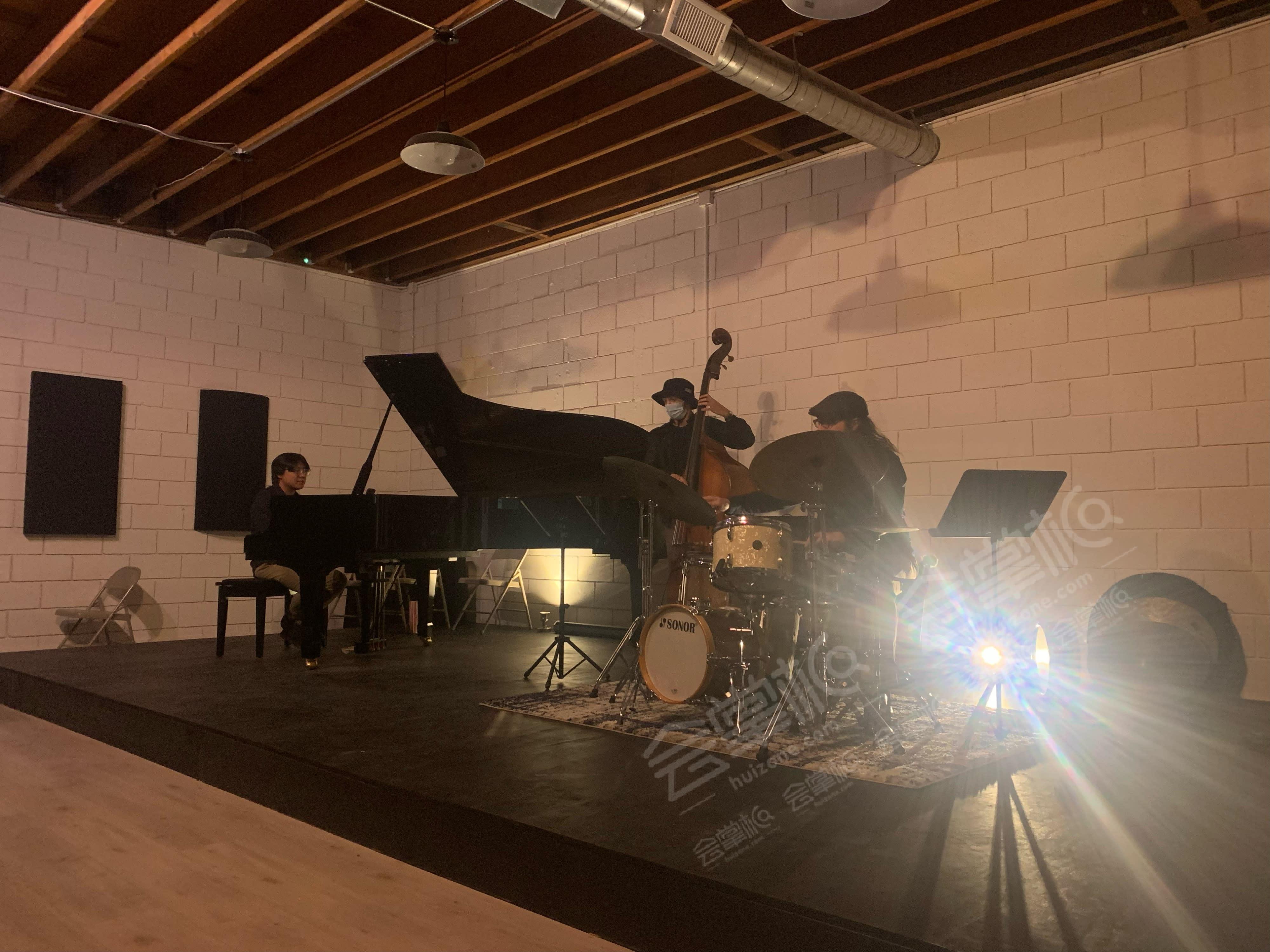 Music recital, live performance, presentation, rehearsal space, musical theatre