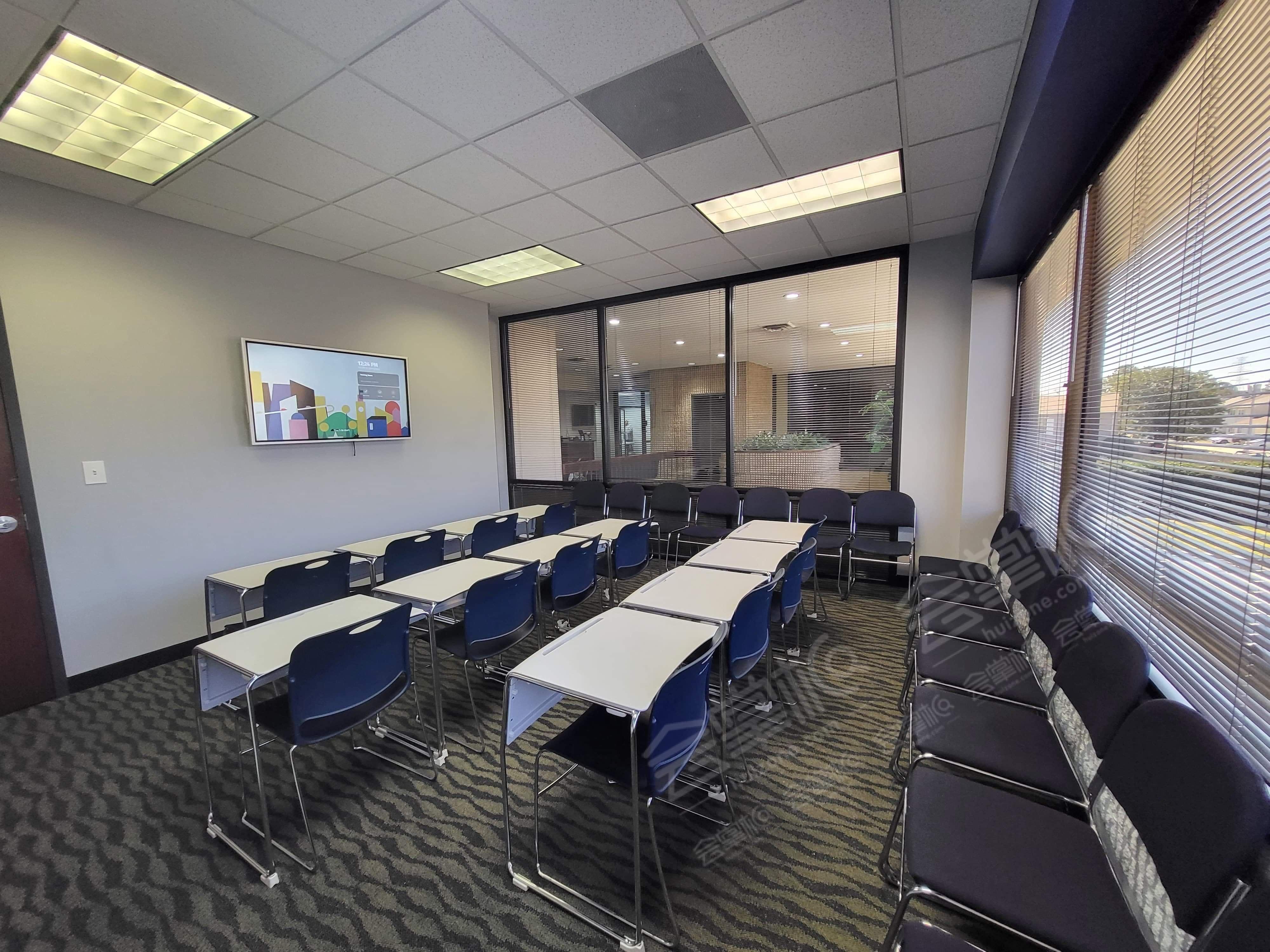 Flex Space with Mobile Desks Available (12)