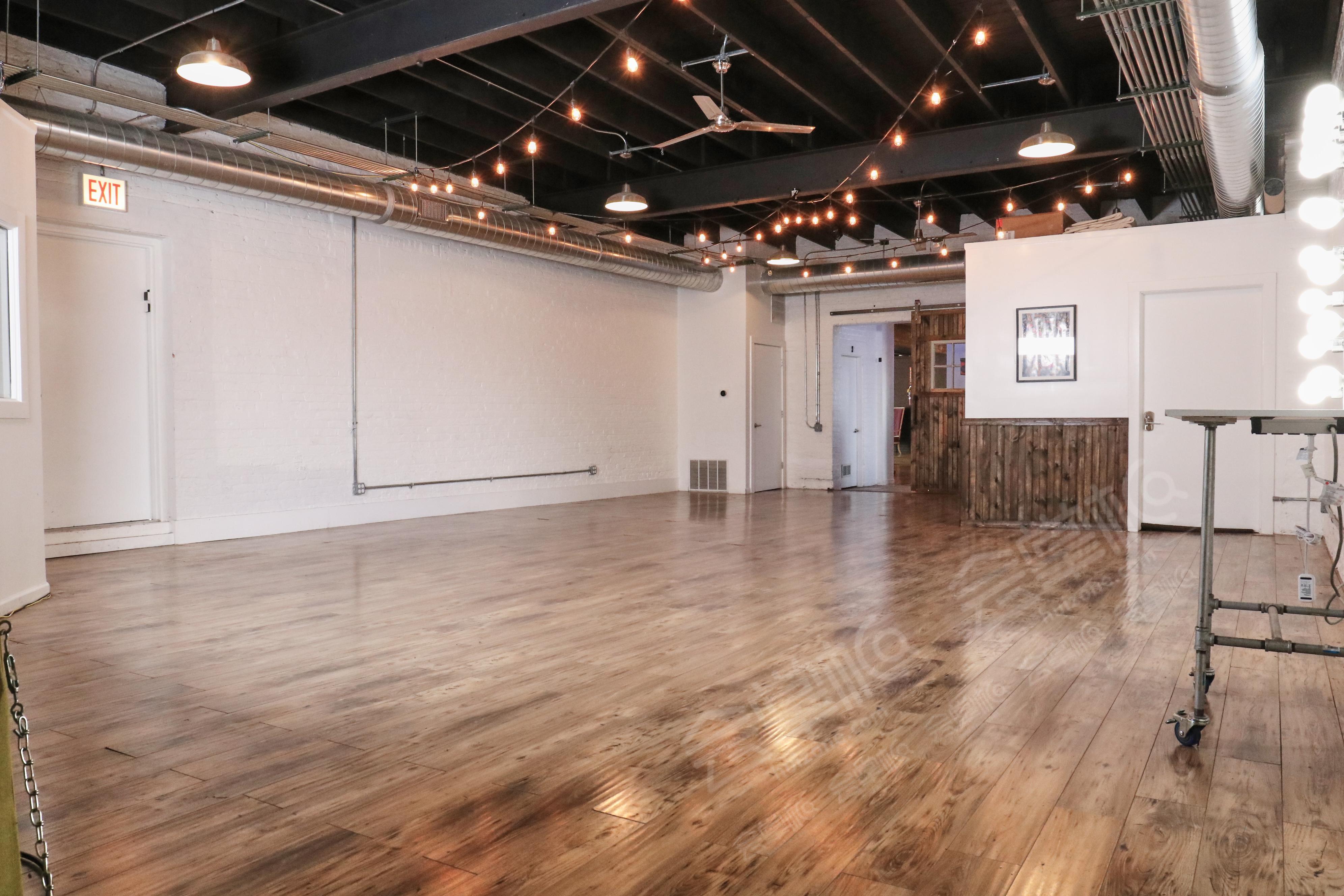 Funky, wide open loft space on Chicago's north side...think SoHo in Chicago.