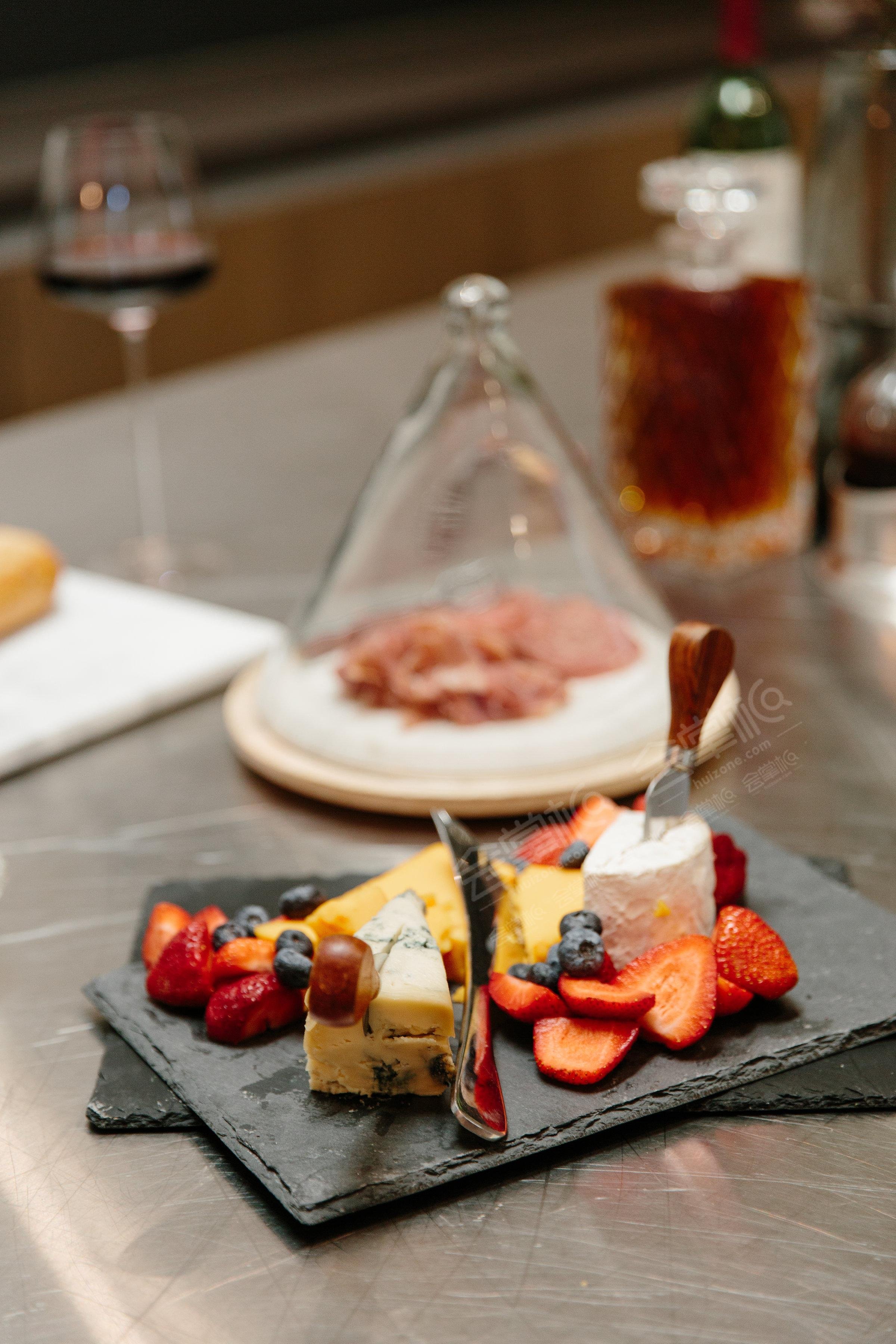 Mini Moments - A Chic, Intimate Space Designed to Inspire: Tastings l Demos l Pop-ups