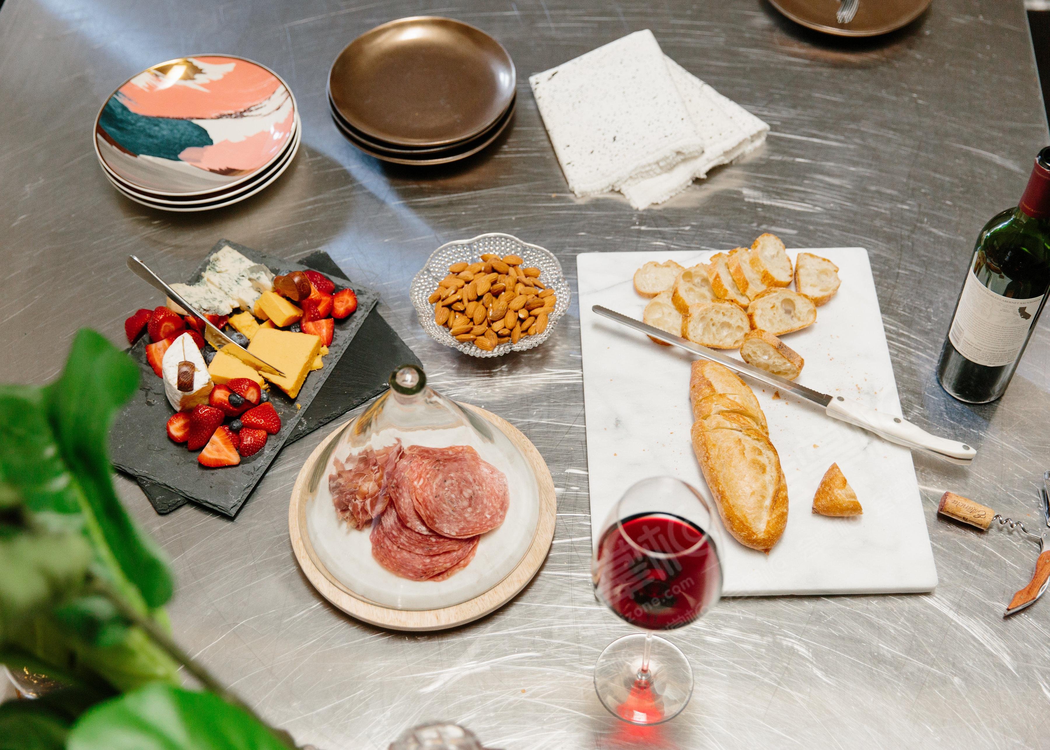 Mini Moments - A Chic, Intimate Space Designed to Inspire: Tastings l Demos l Pop-ups