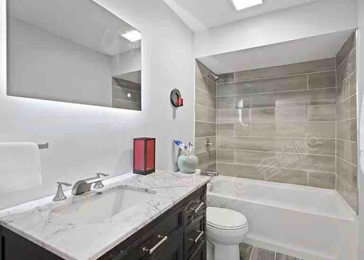 Modern luxury 4 bedroom 3.5 bathroom home with open common areas