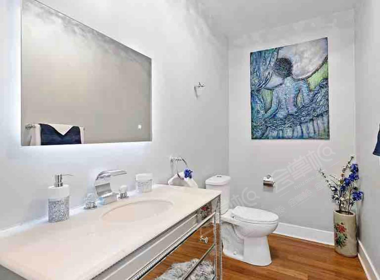 Modern luxury 4 bedroom 3.5 bathroom home with open common areas