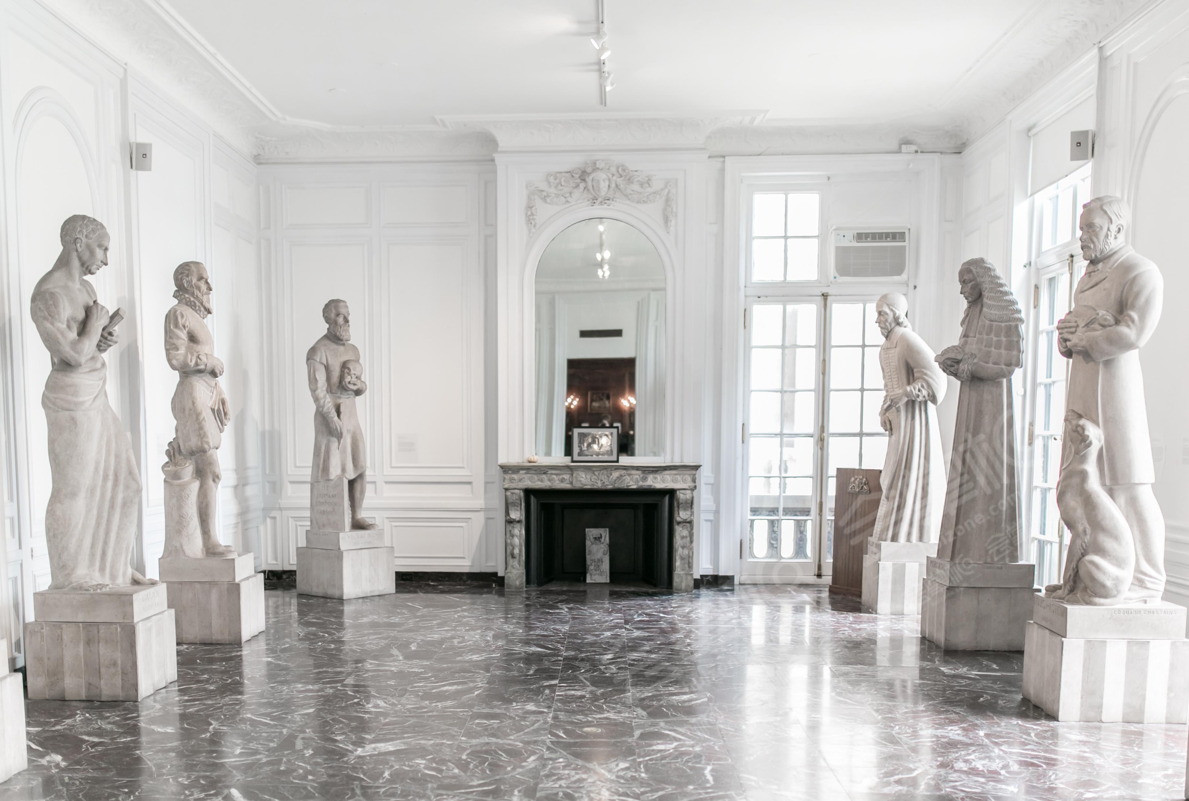Scientific Museum Housed Within a Historic Lakeside Mansion