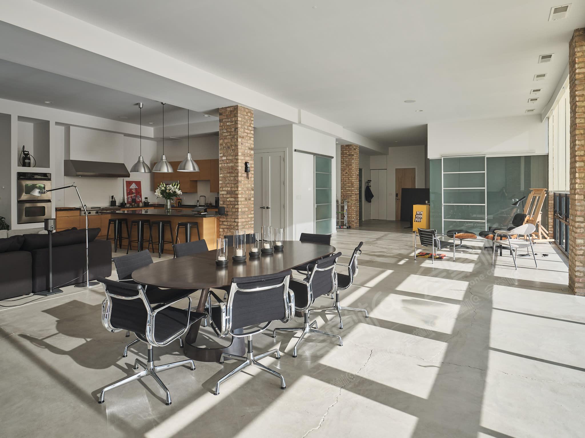 Bright And Large Concrete Loft In The West Loop!