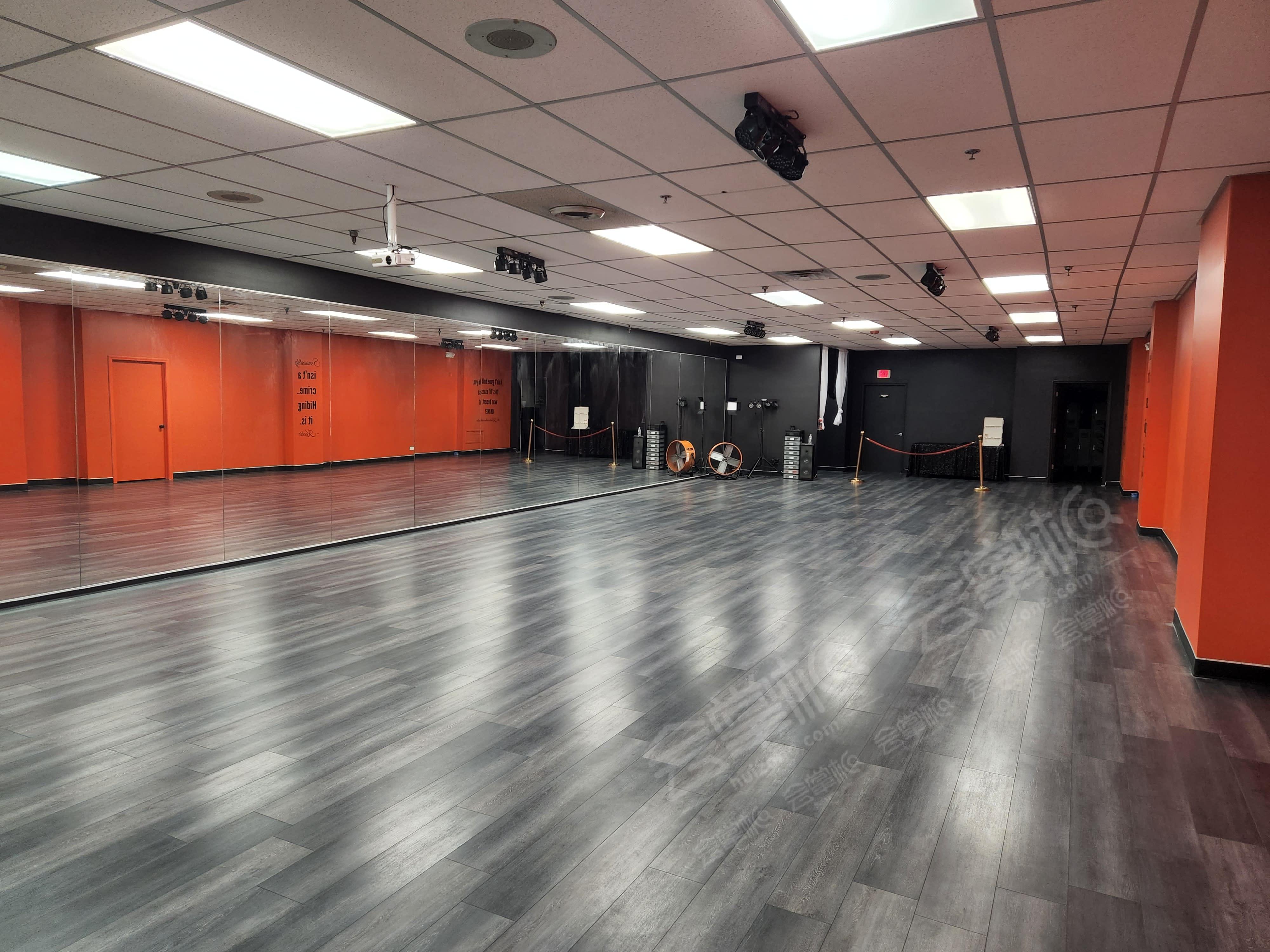 Large, Spacious Dance Studio Facility in Oak Lawn