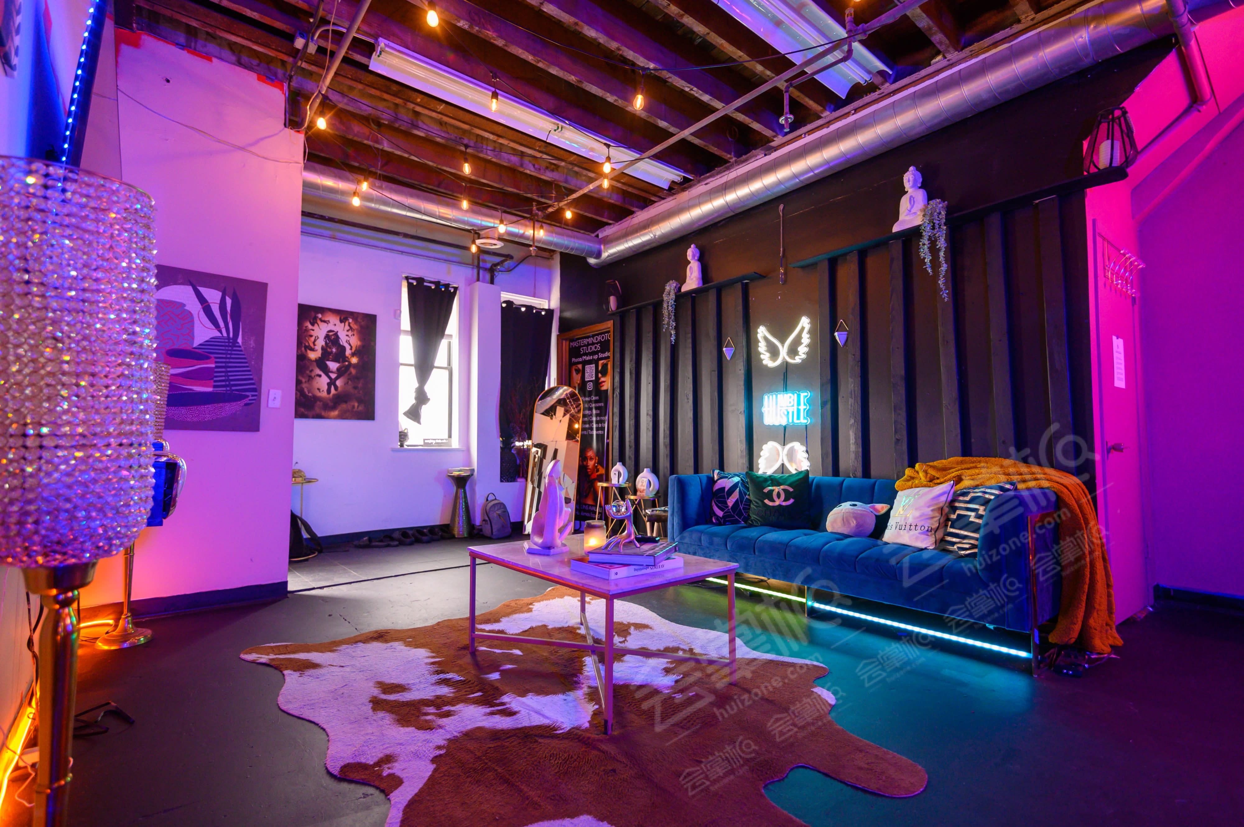 Dreamy, Vibrant, Modern Studio in Logan Square