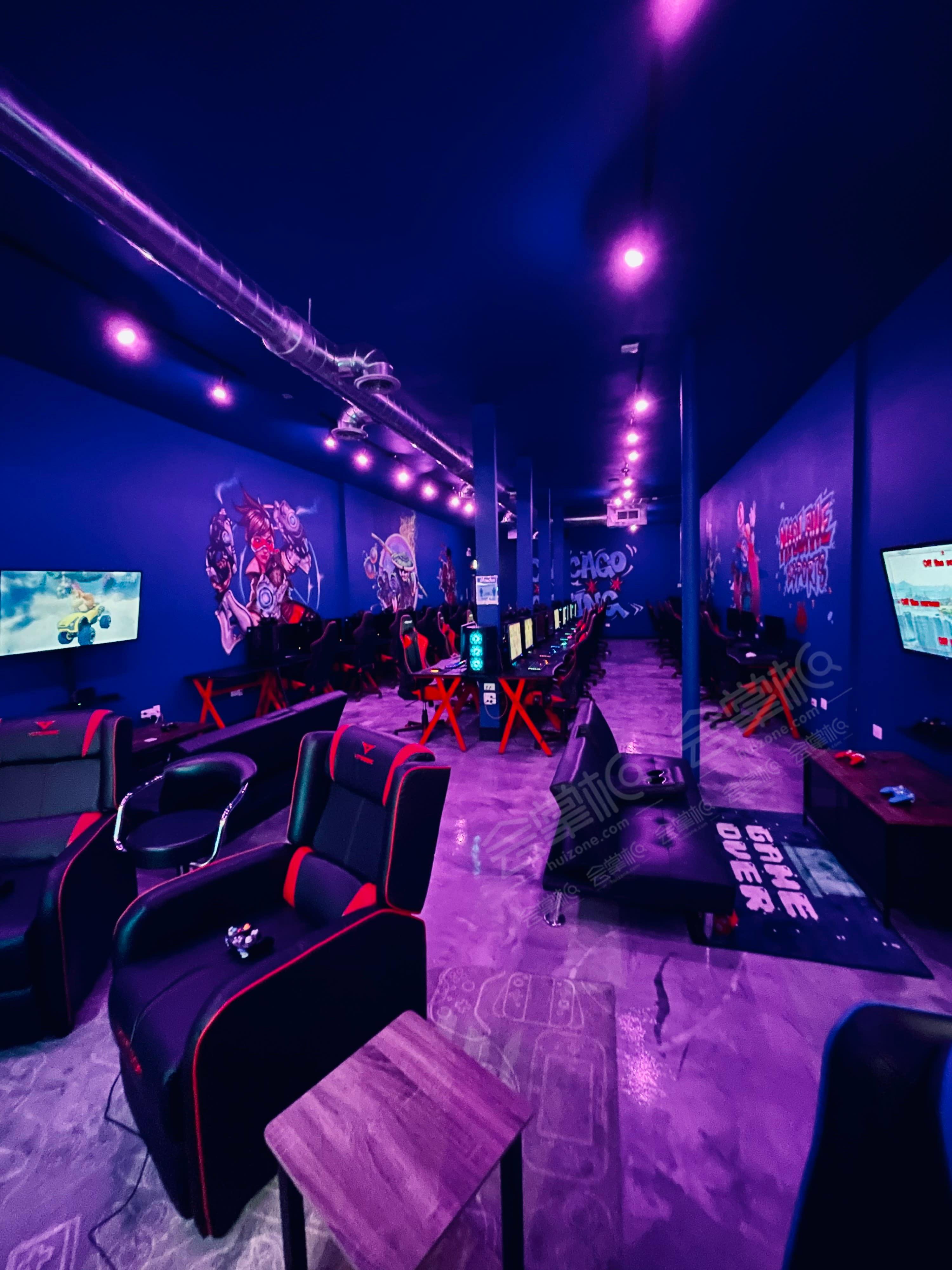 Gaming Lounge with bar