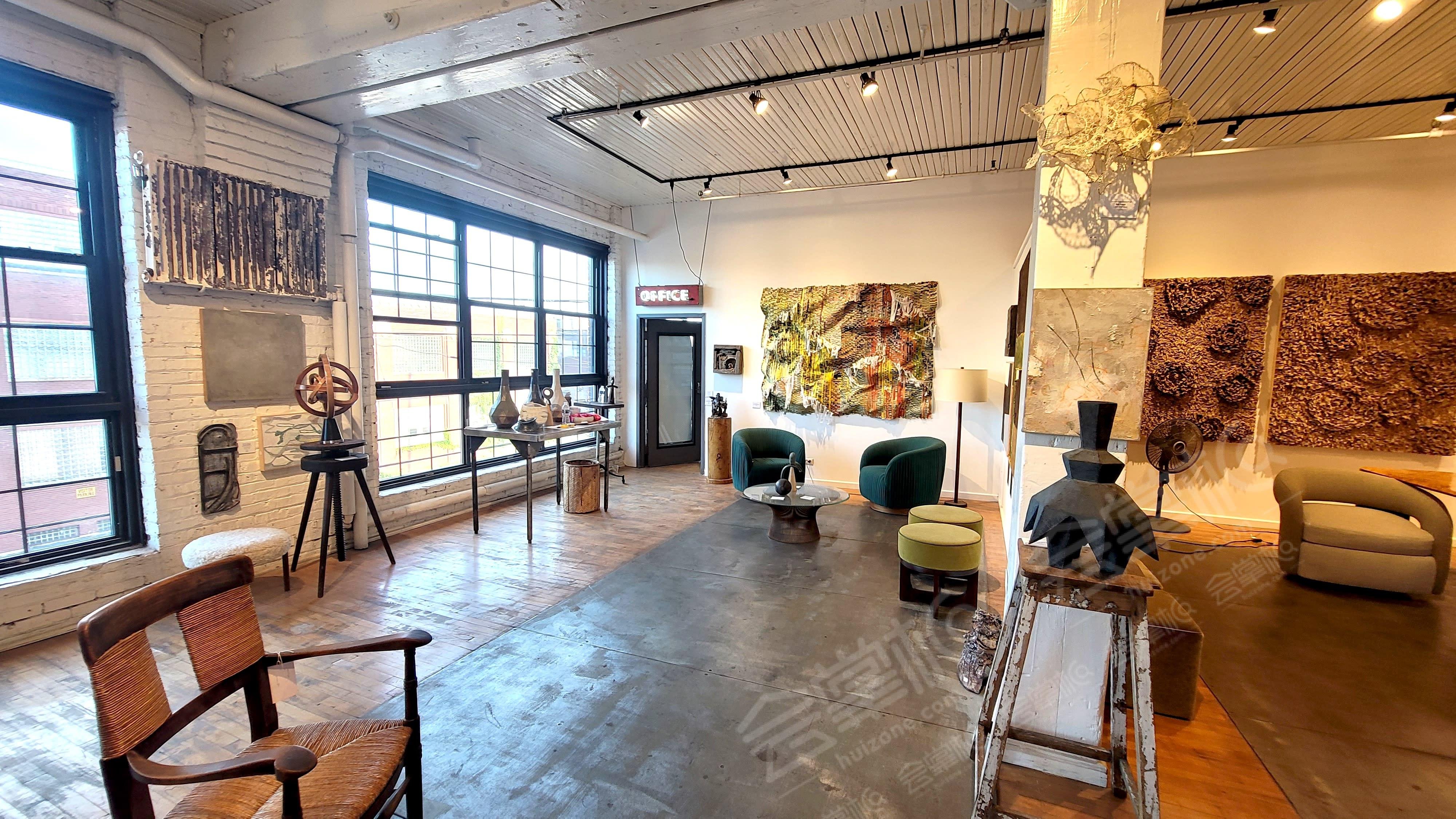 Historic Beautiful Brick & Timber Industrial Loft - Contempory Art and Interior Space