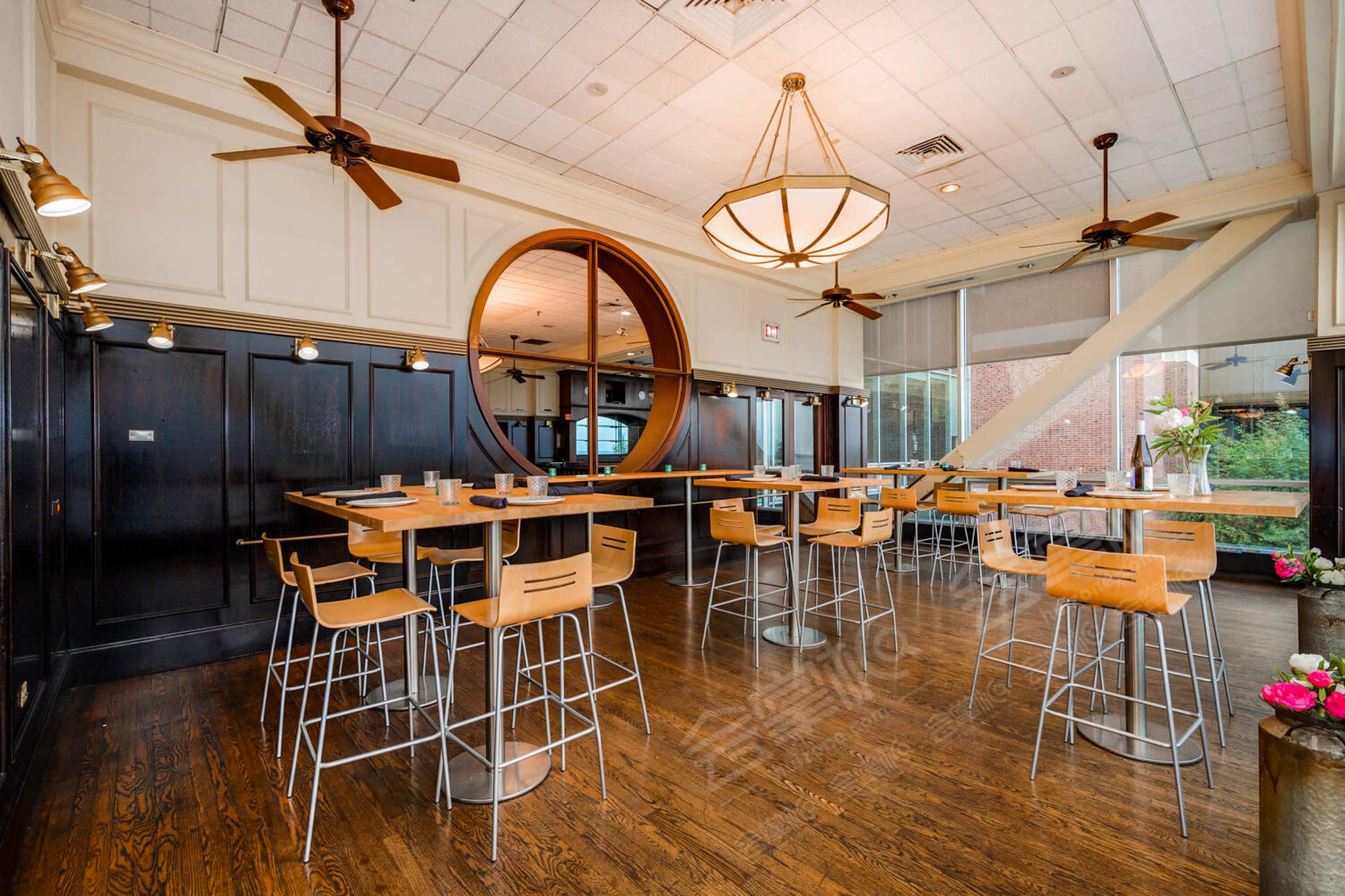 Navy Pier Restaurant, Bar & Event Space with Skyline & Lake Views