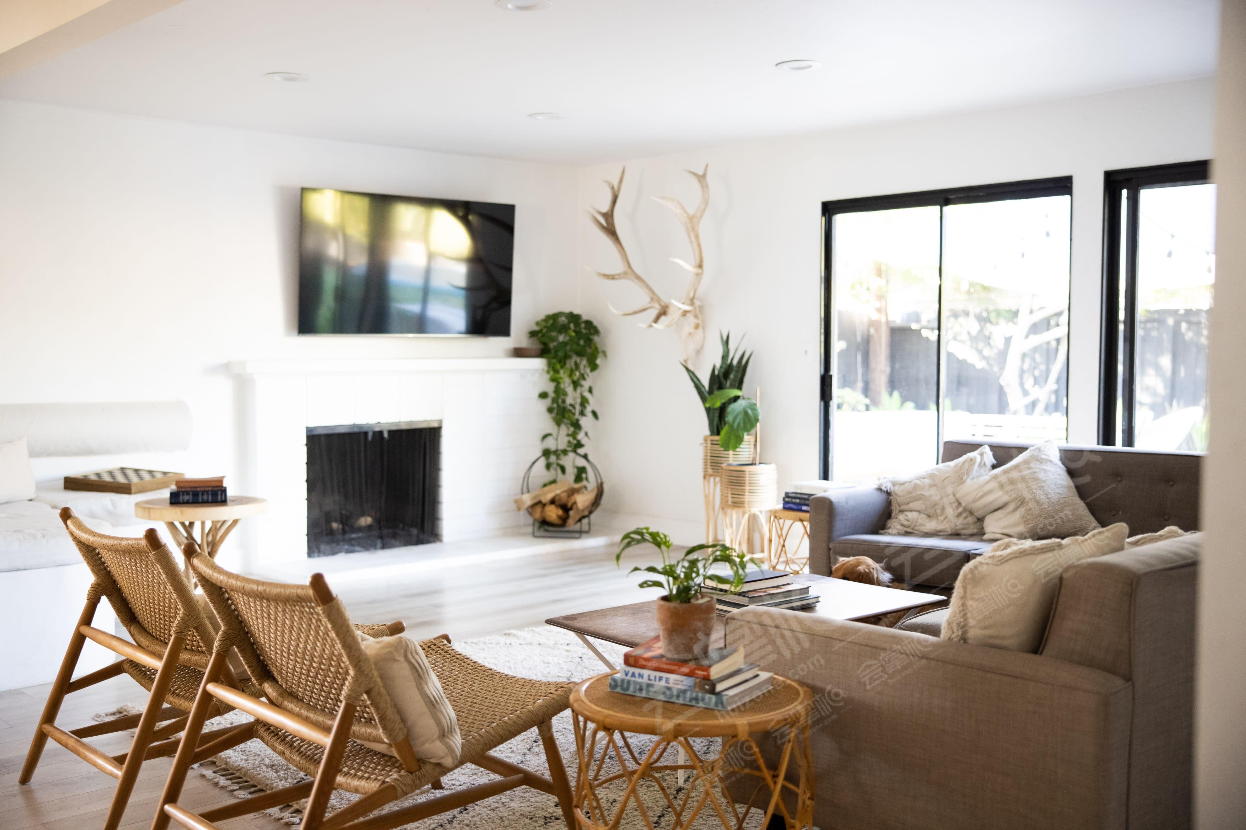 Modern, Bright & Stylish Home in Costa Mesa