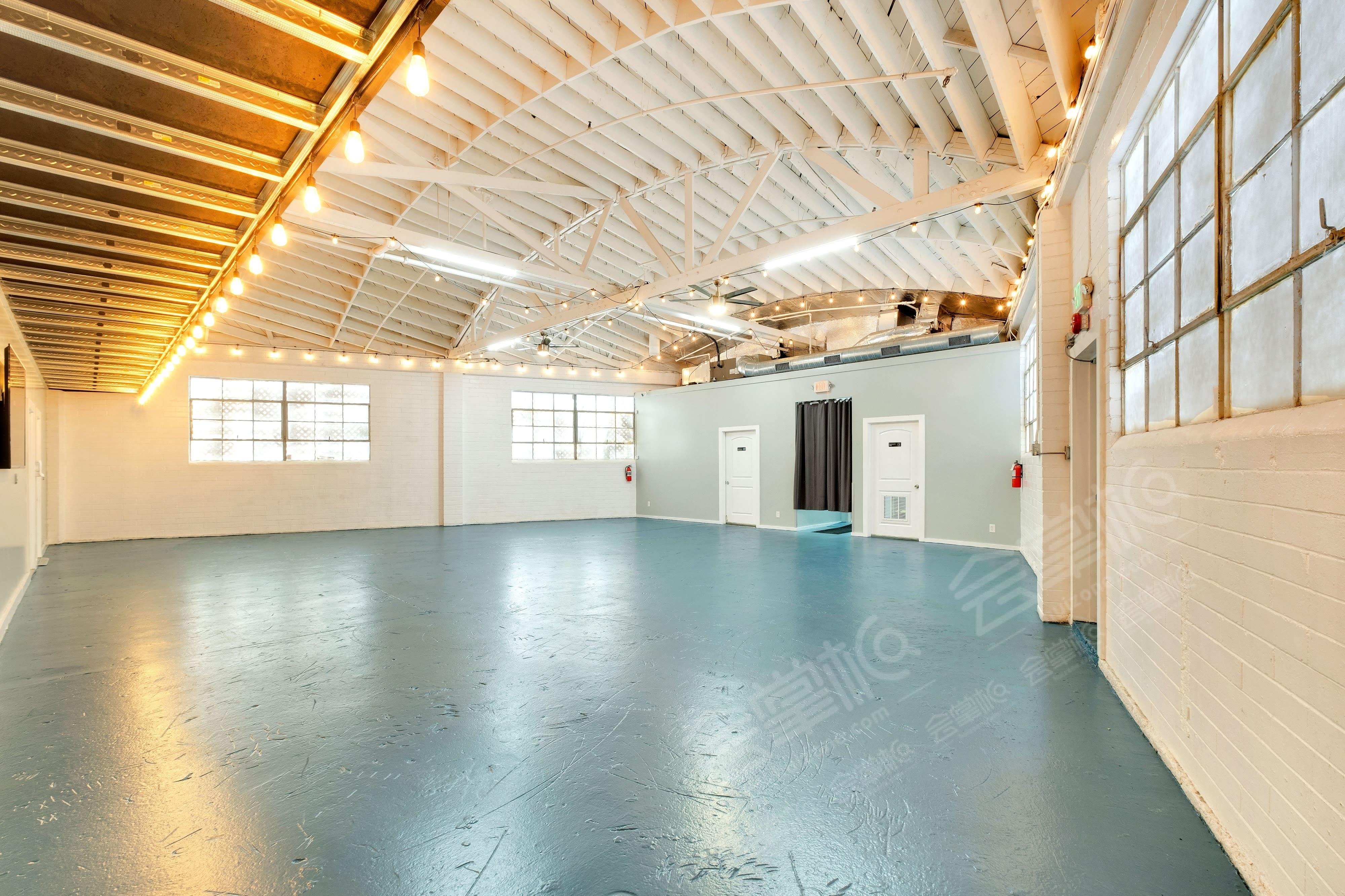 Bright Open Plan Warehouse in Central Culver City