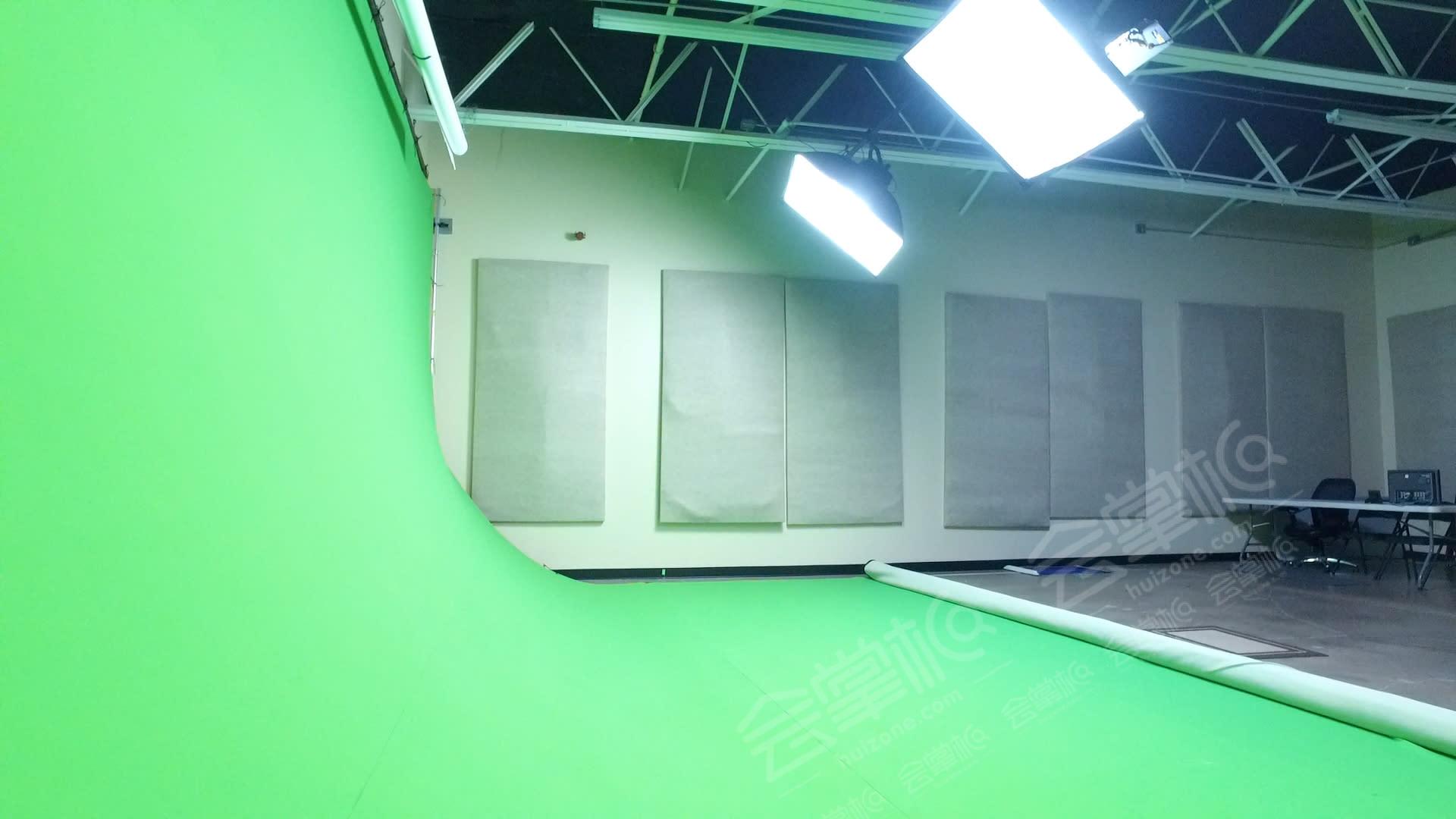 Spotless Soundproof Studio in the Heart of Dallas Design District