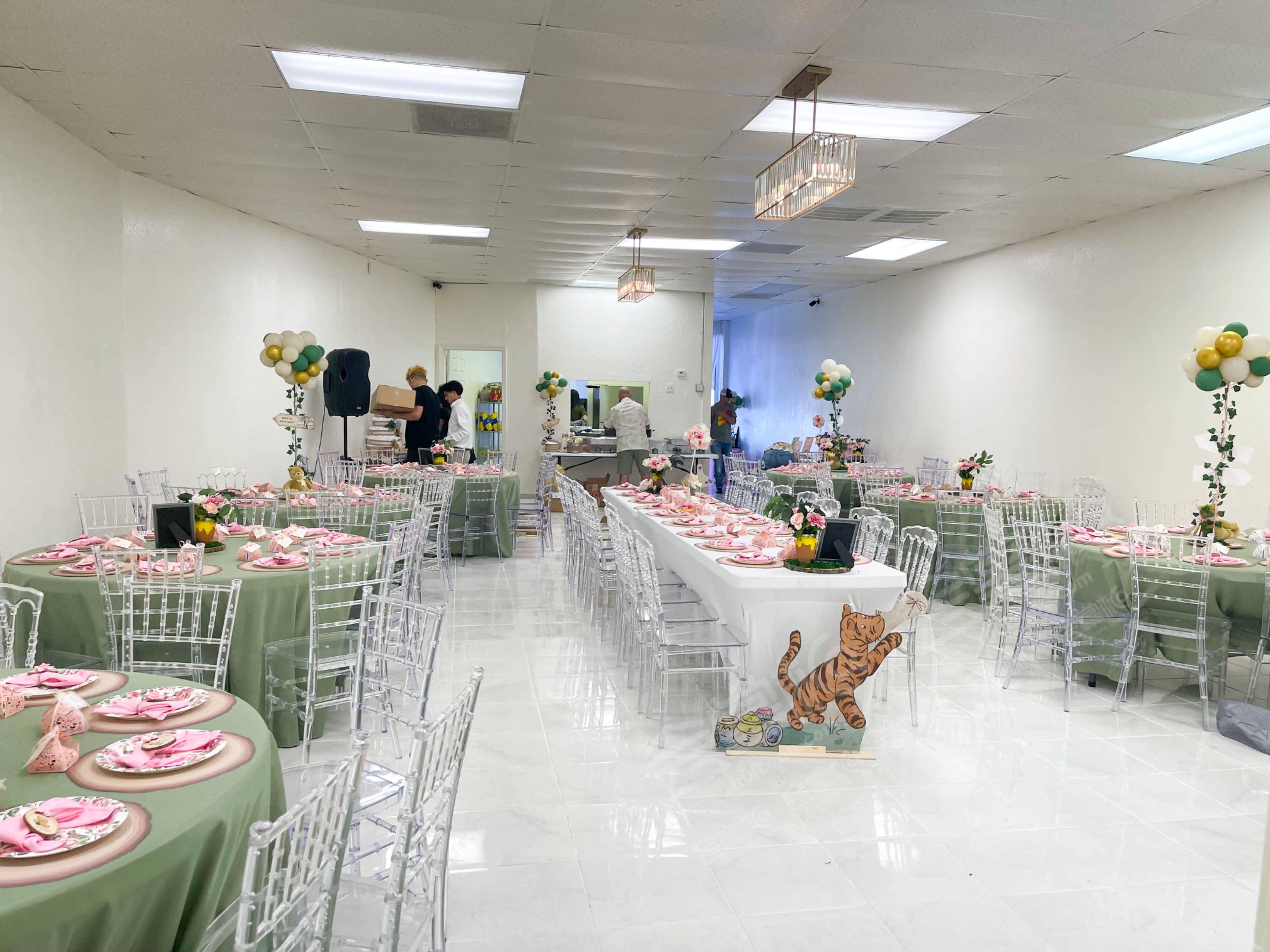 White, Elegant and Clean Intimate Event Space in Dallas