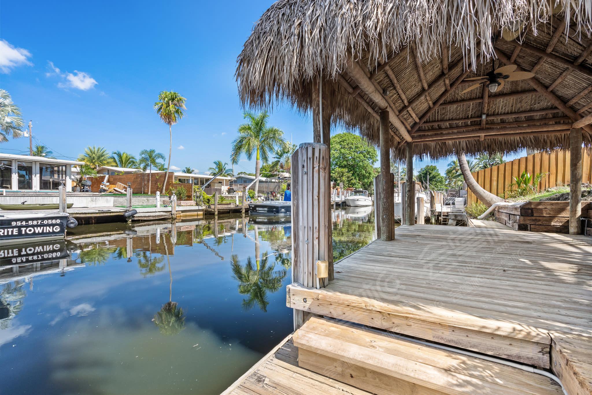 3/2 Tropical, Waterfront Oasis, Pool Home, w/ Dock