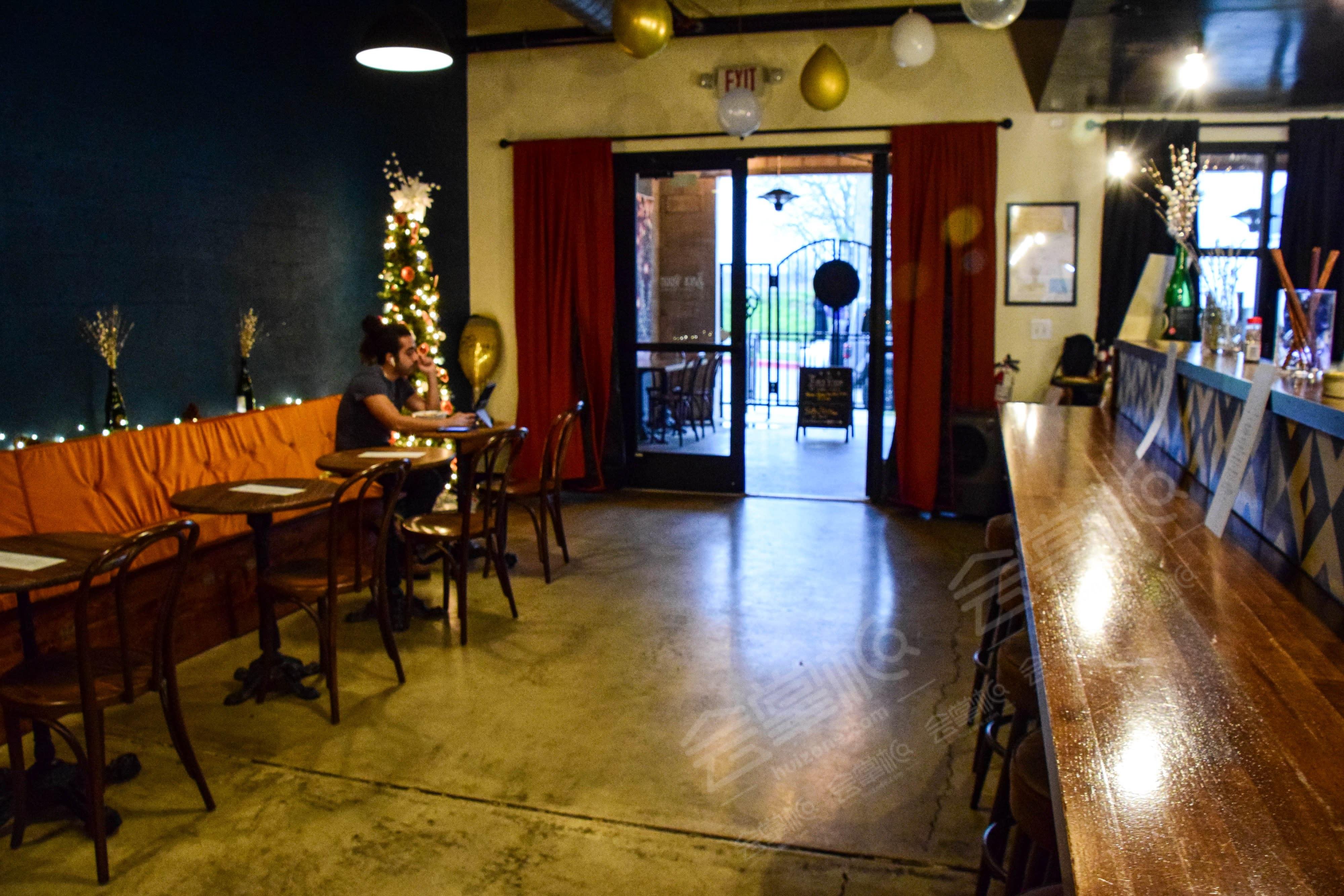 Speakeasy Bar with Warm, Intimate Vibe