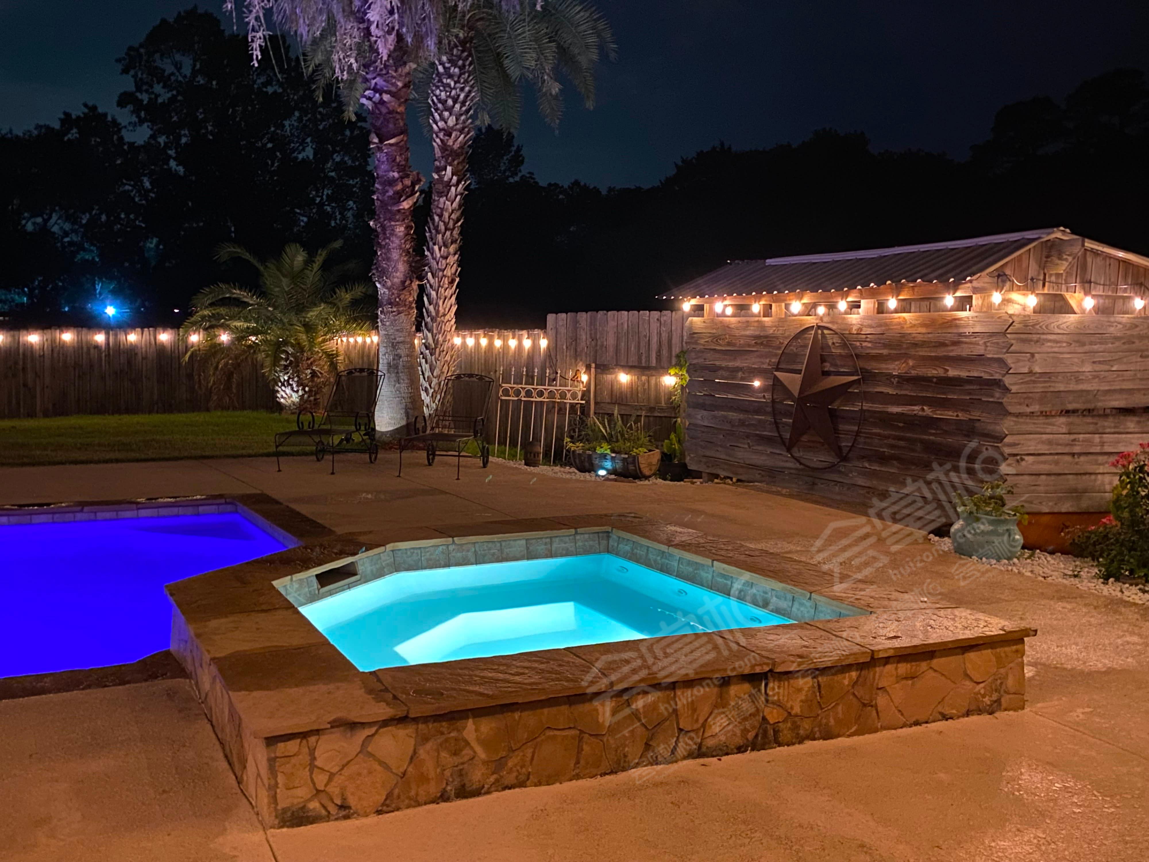 Country Chic poolside with bar and more
