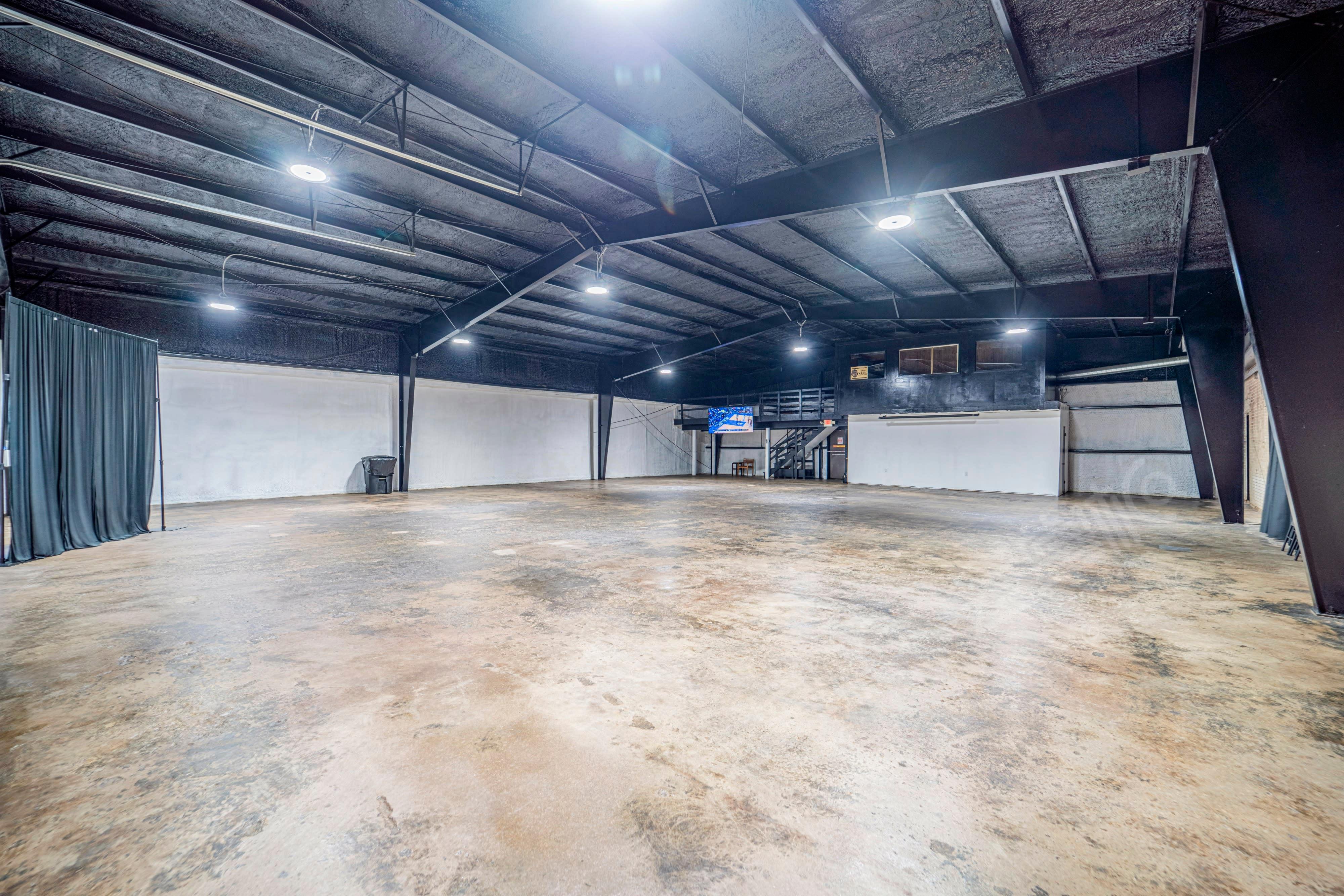 Warehouse Space (Industrial) *Near Downtown**