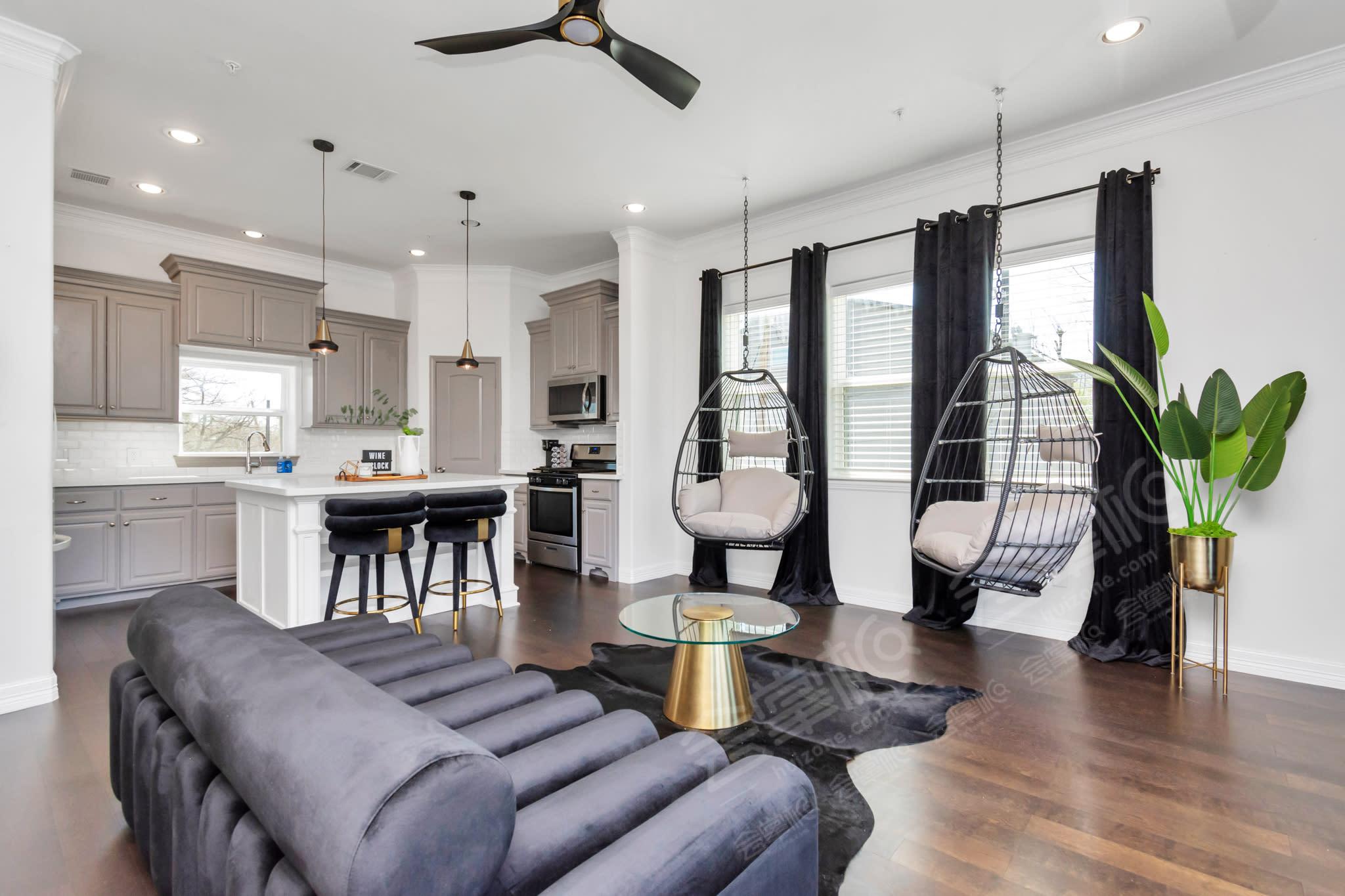 East Downtown Townhome with Rooftop Balcony and Skyline Views