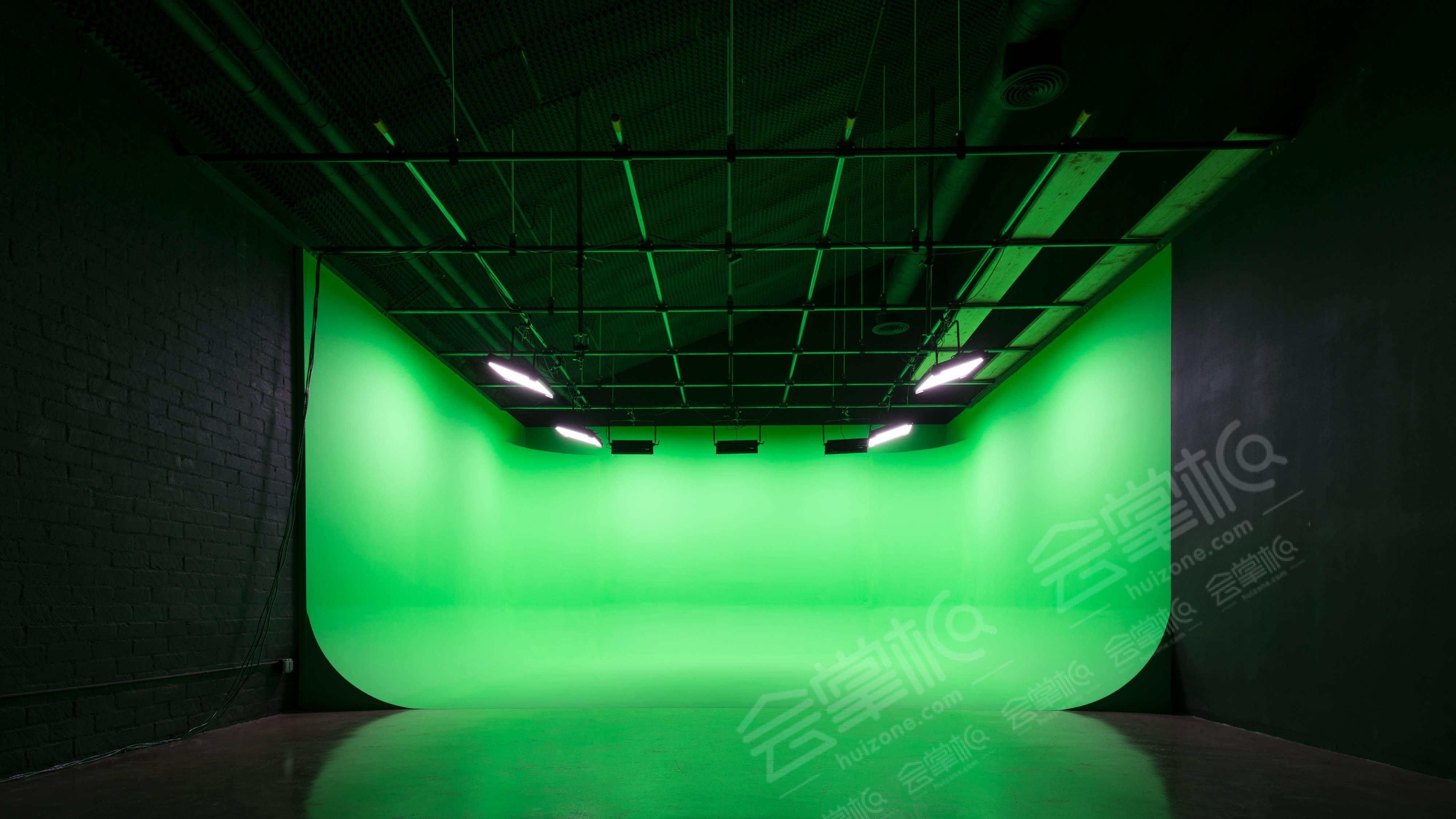 Professional Cyclorama Production Studio on the Westside in Los Angeles