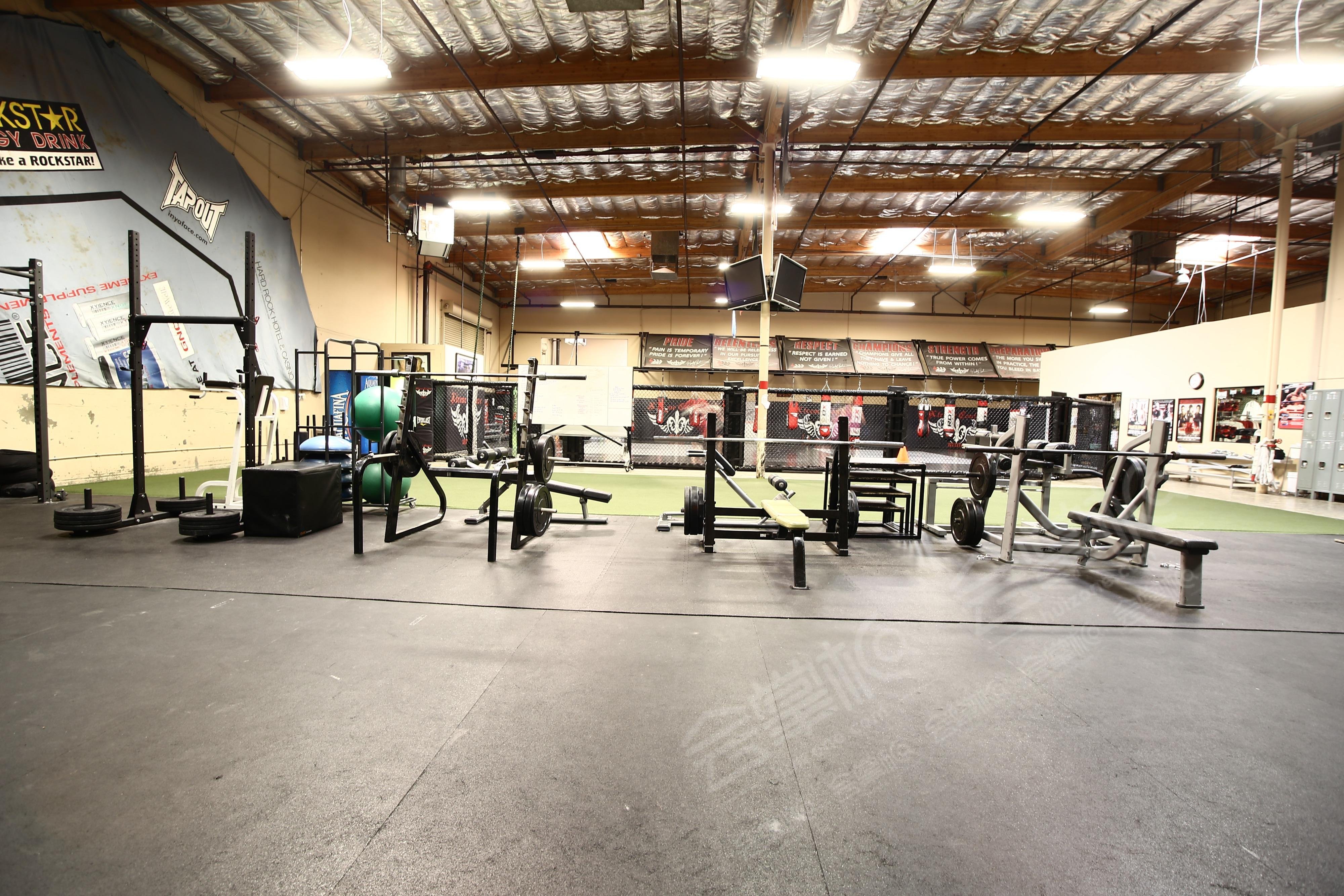 Huge Cross-Training Space with World Class Amenities Minutes from the Strip