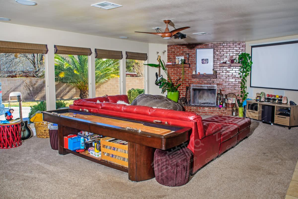 Eclectic Mid Century Modern Las Vegas Ranch Style Home with Huge Half Acre Yard