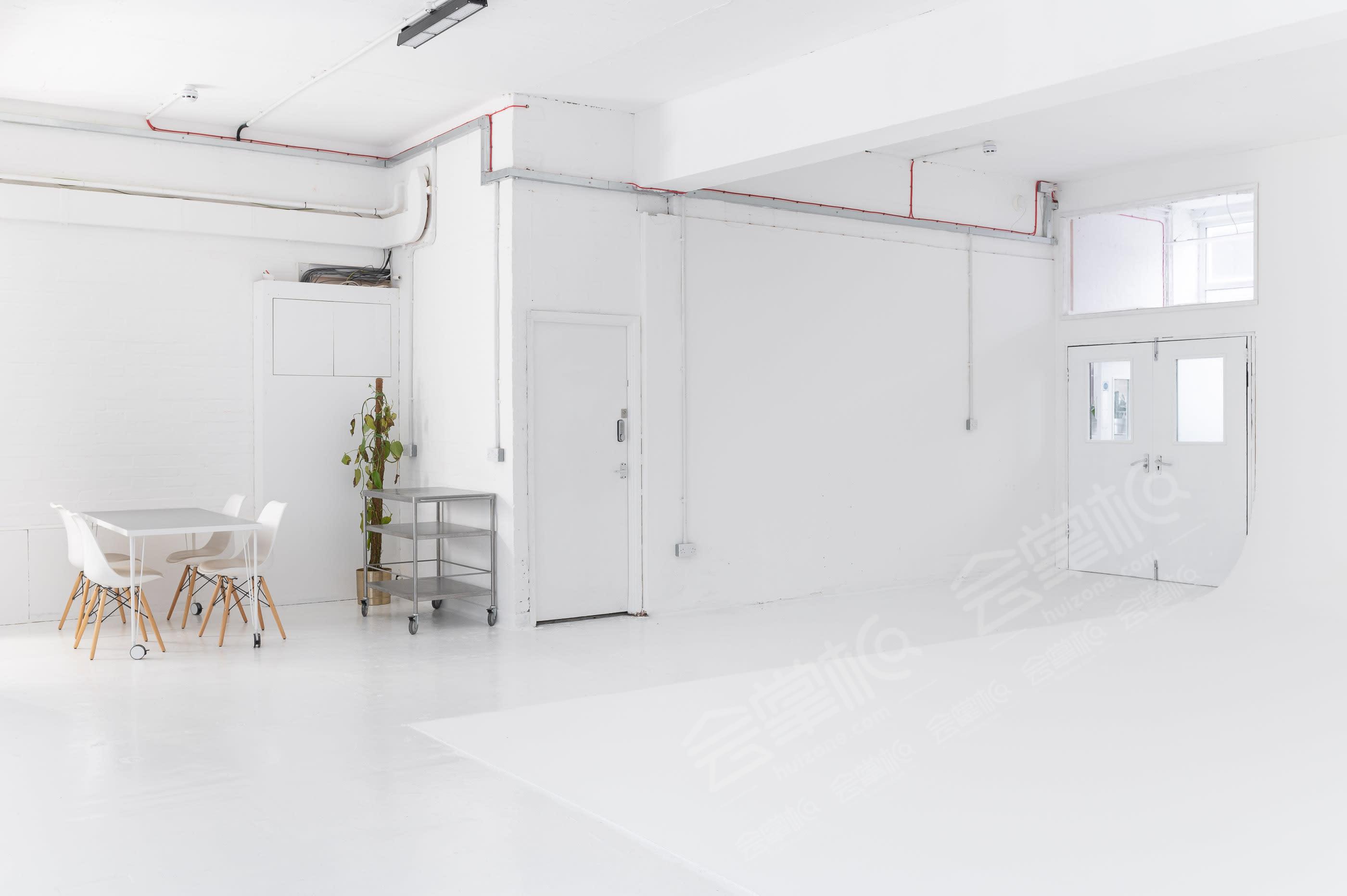 Large White Studio for Creative and Corporate Events