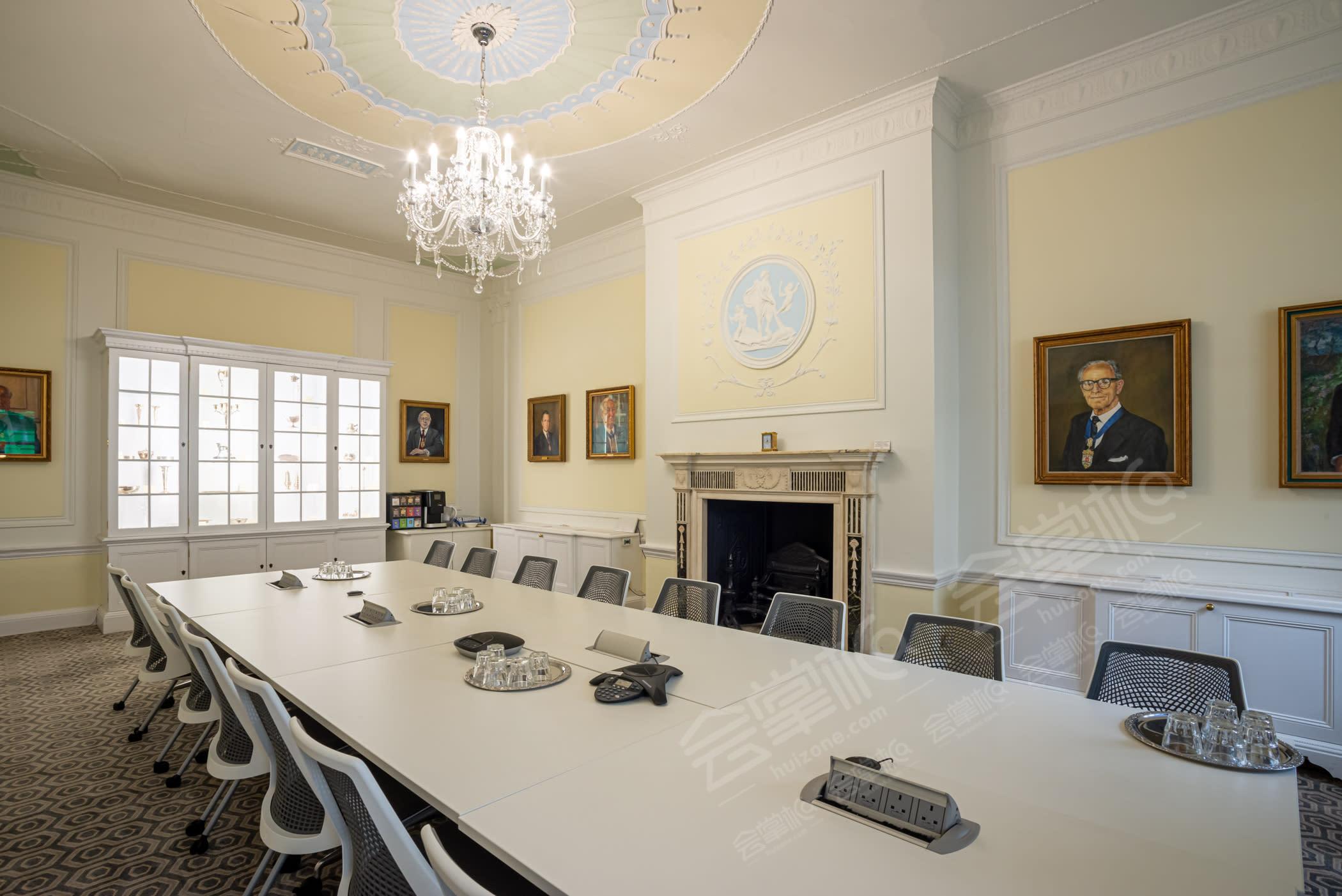 Flexible Period Rooms with Original Features