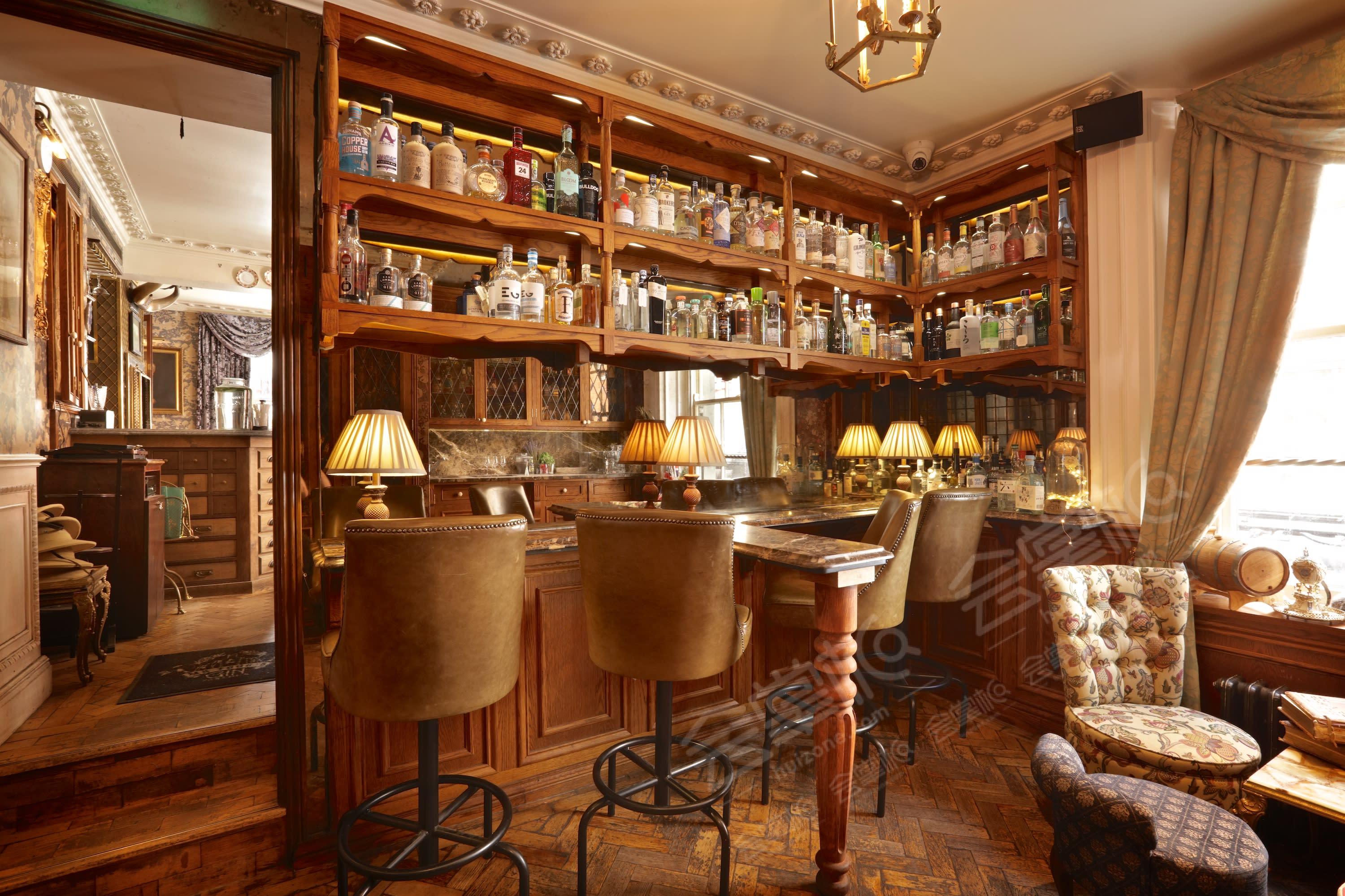 Traditional Victoria Style Gin Bar near Covent Garden - Minimum spend applies