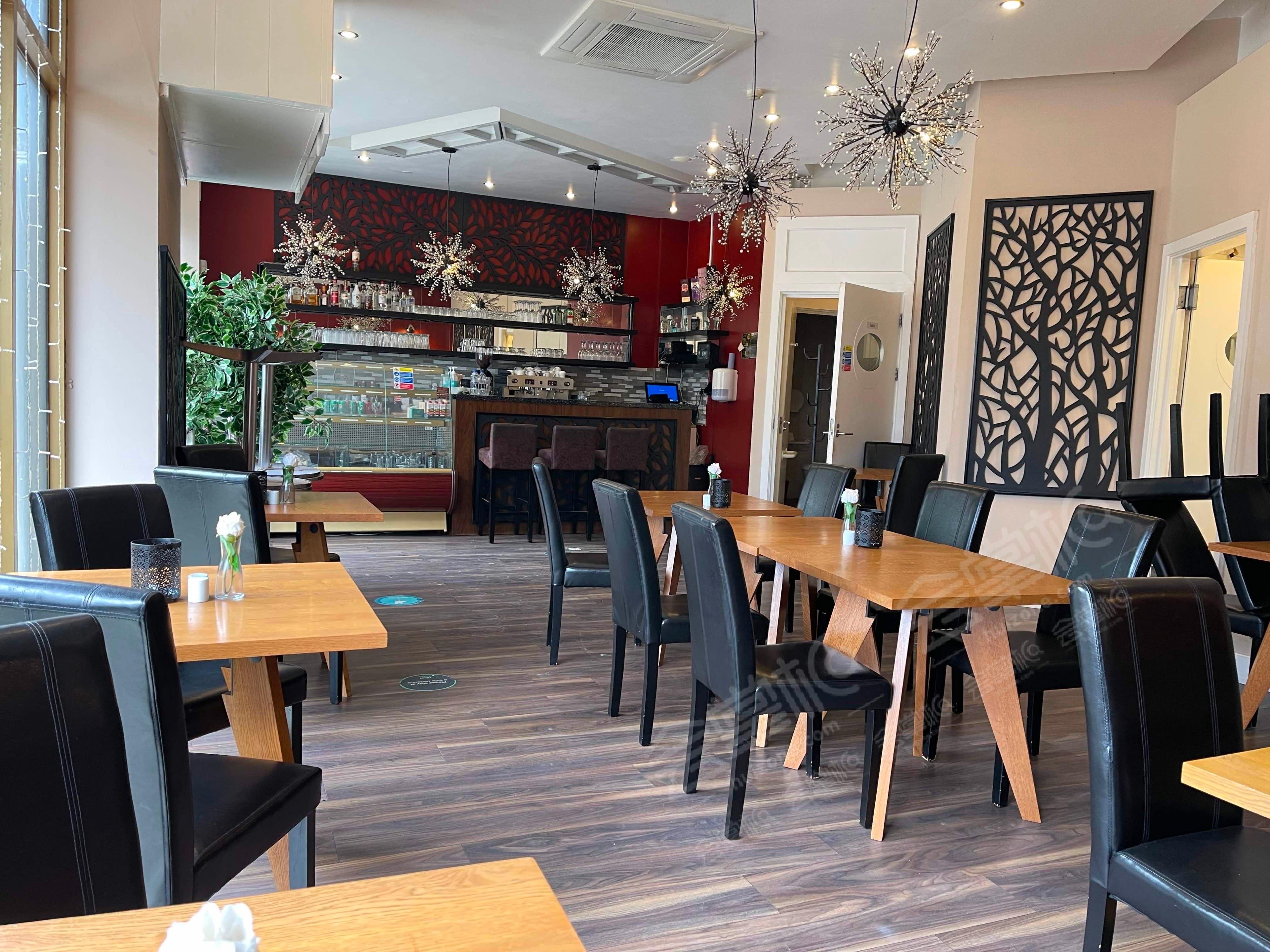 West London Riverside Bar Restaurant Café to Hire