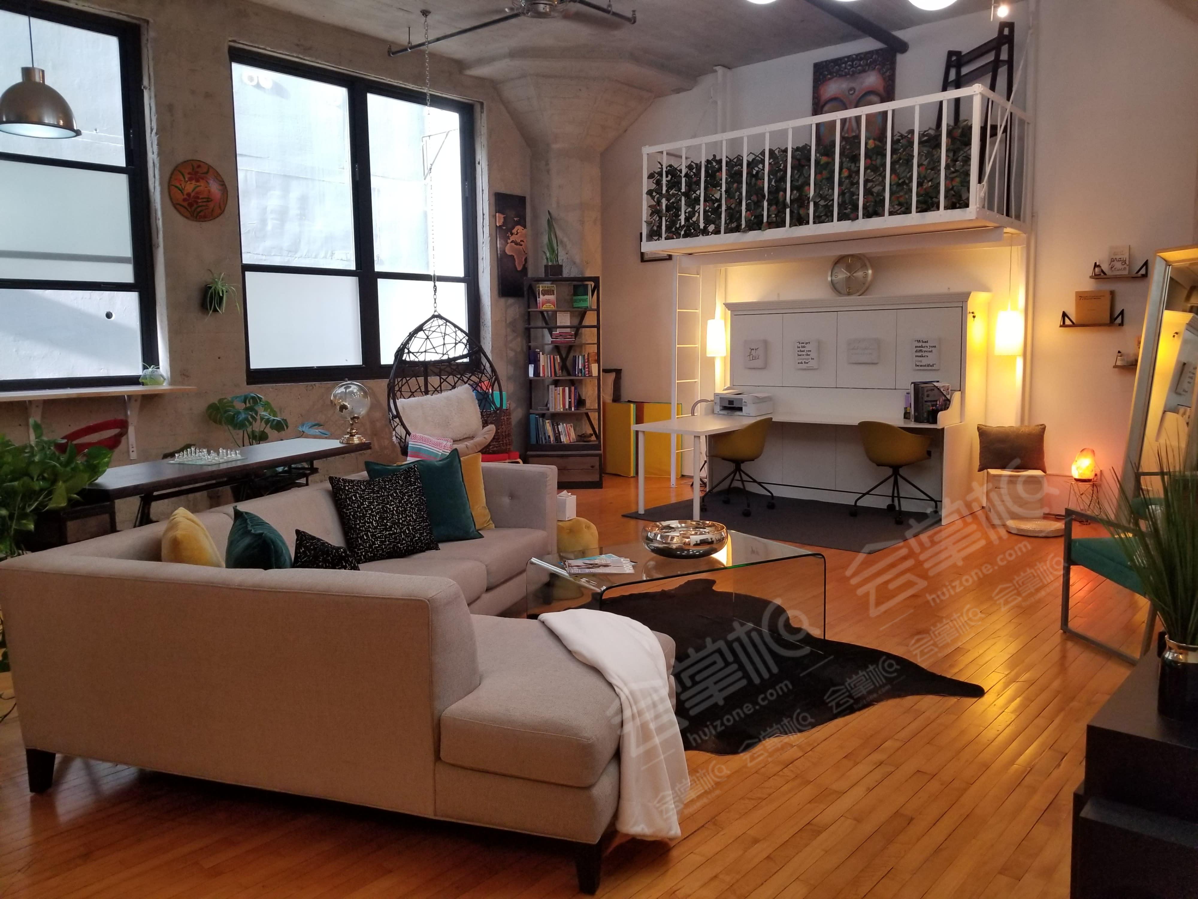 Downtown Loft Studio with Industrial 14\